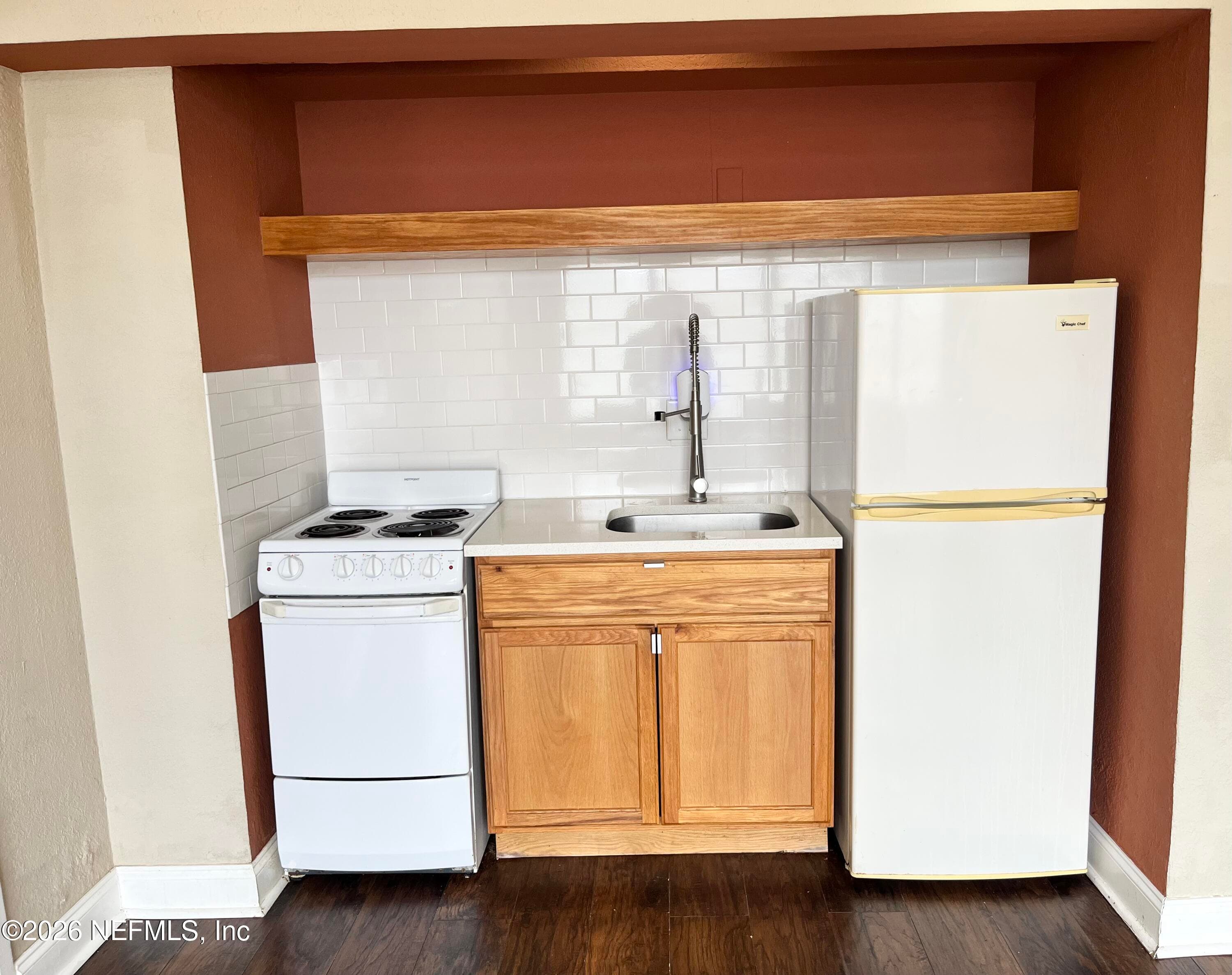 Photo 4 of 311 W ASHLEY Street 205, Jacksonville, FL 32202