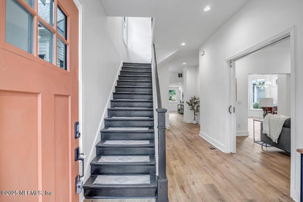 Entry — 1827 N MARKET Street, Jacksonville, FL 32206
