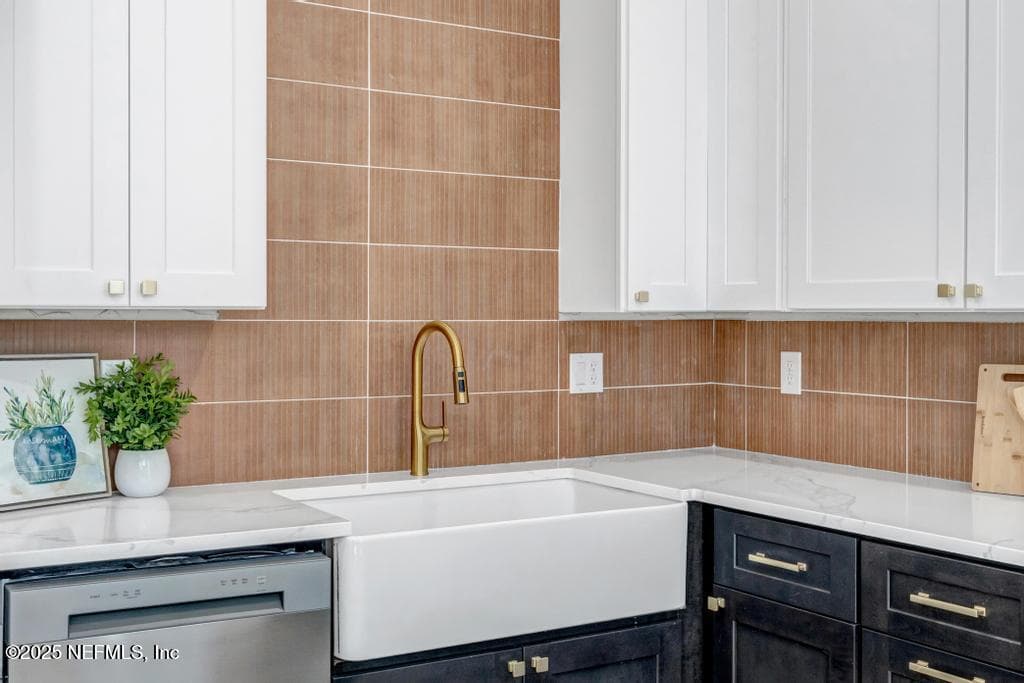 Expansive kitchen — 1827 N MARKET Street, Jacksonville, FL 32206