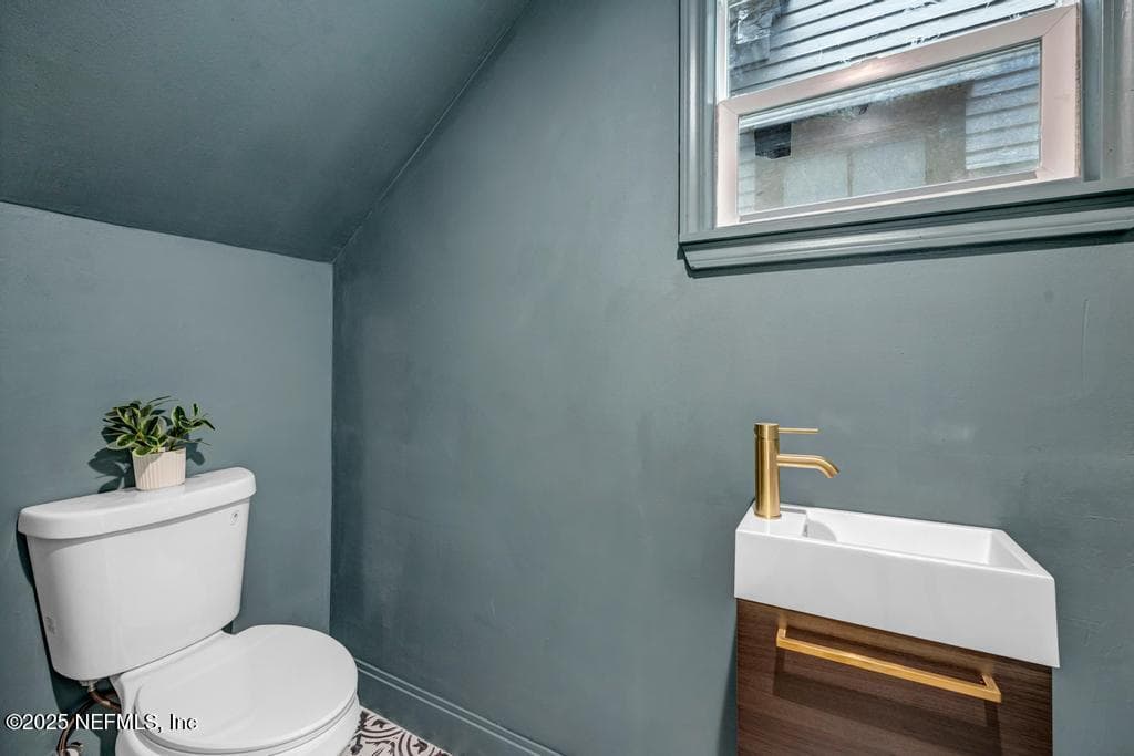 Powder room bath under stairs — 1827 N MARKET Street, Jacksonville, FL 32206