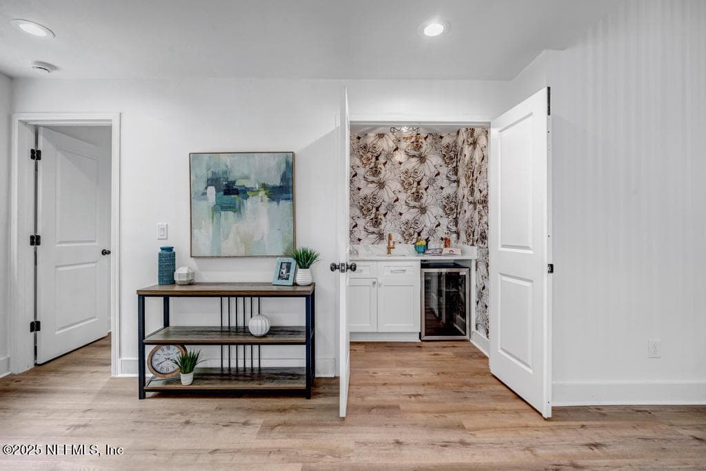 Wet bar with beverage fridge — 1827 N MARKET Street, Jacksonville, FL 32206