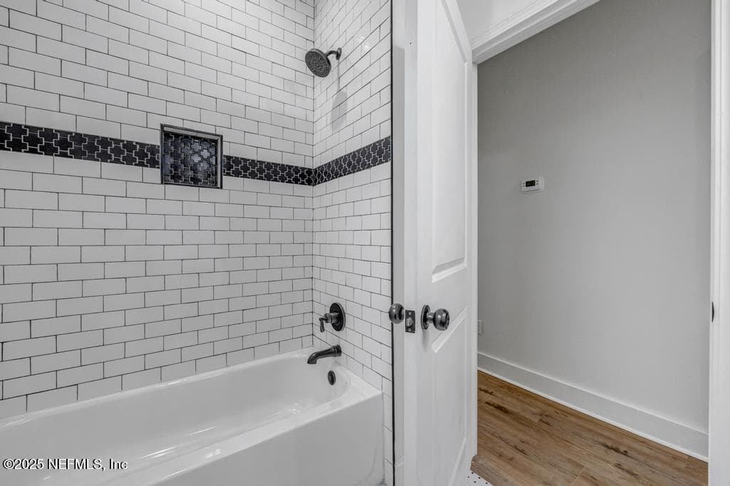 Upstairs hall full bath — 1827 N MARKET Street, Jacksonville, FL 32206