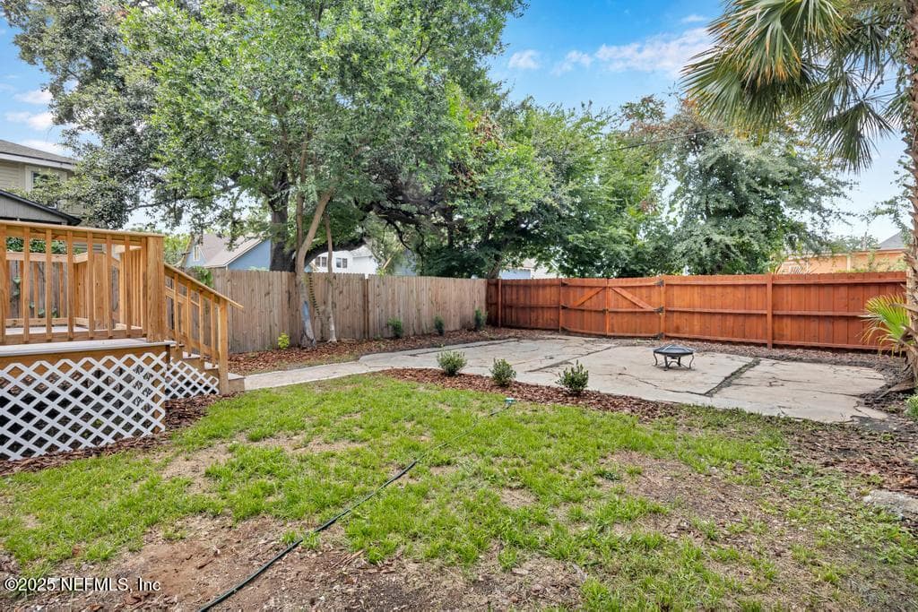 Backyard with parking spots - access from rear alley — 1827 N MARKET Street, Jacksonville, FL 32206