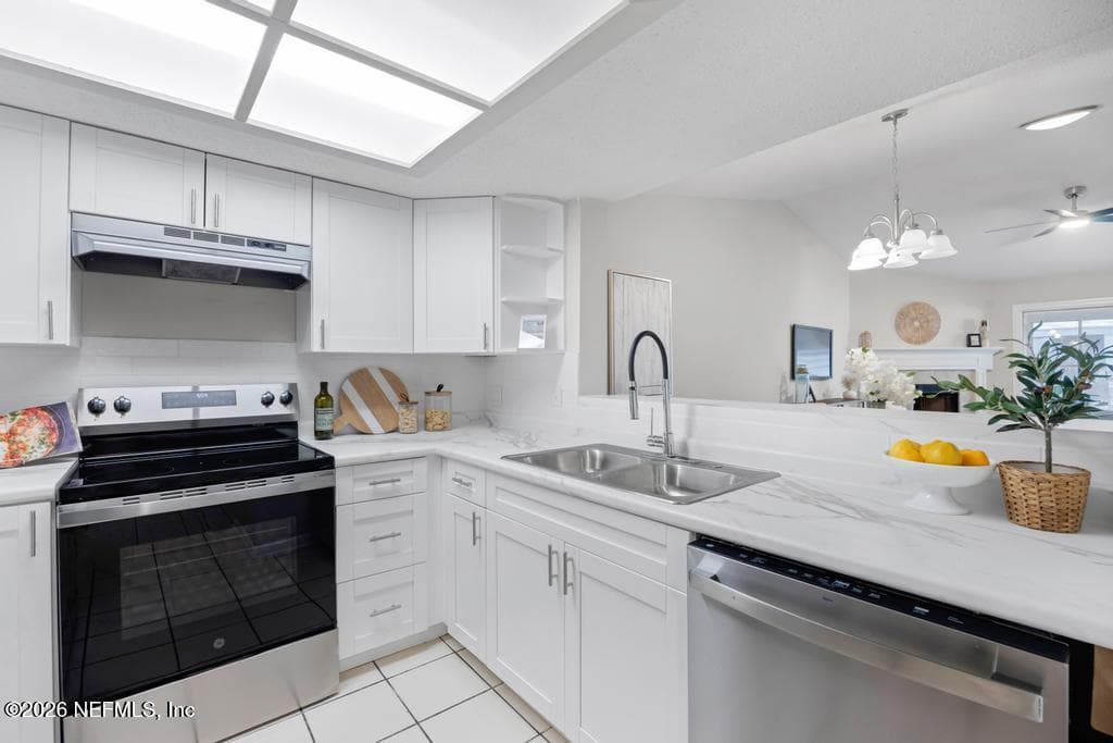 Photo 10 of 5605 PINEBAY Circle N, Jacksonville, FL 32244