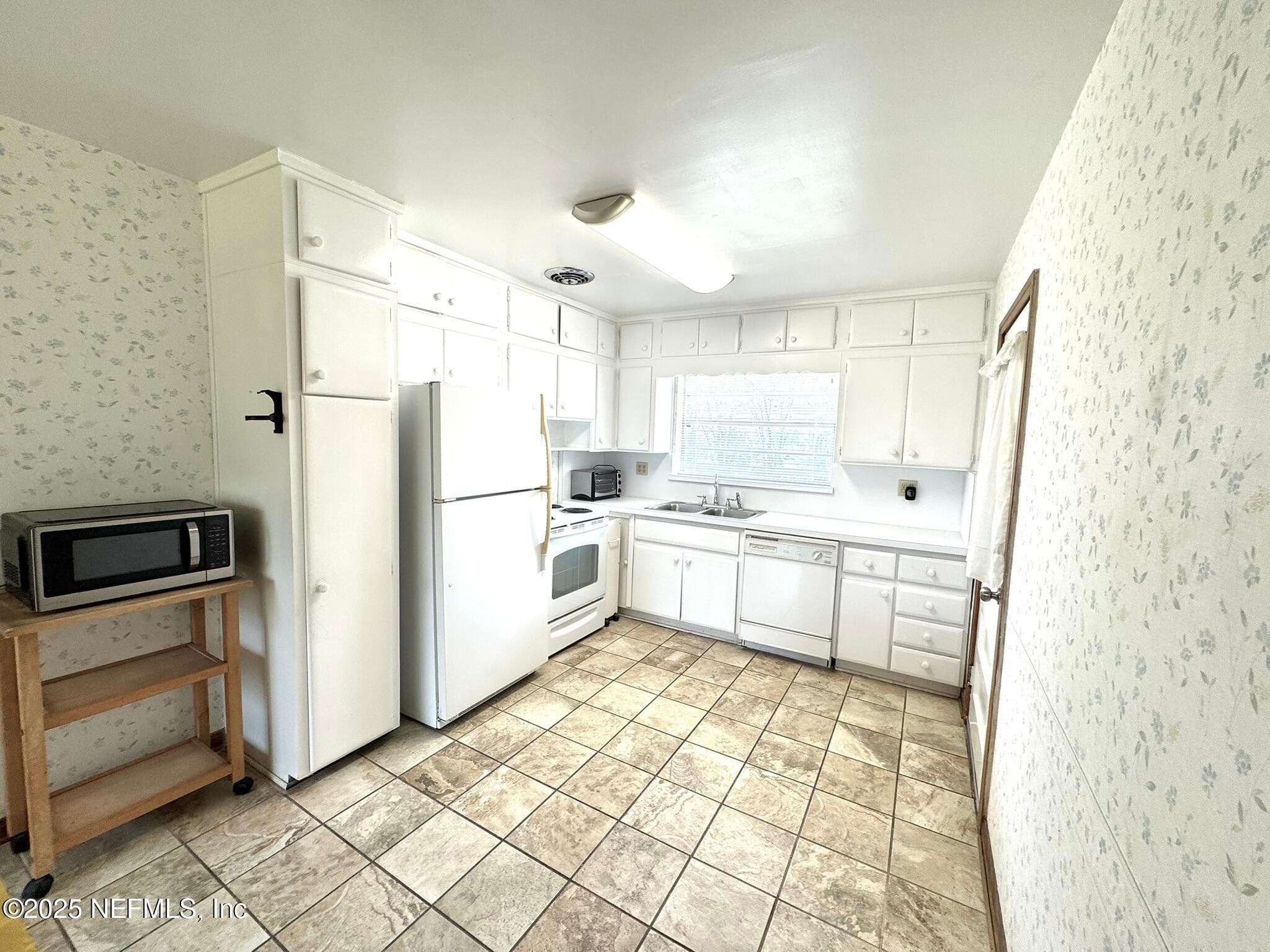 Photo 2 of 1137 6TH Avenue N, Jacksonville Beach, FL 32250