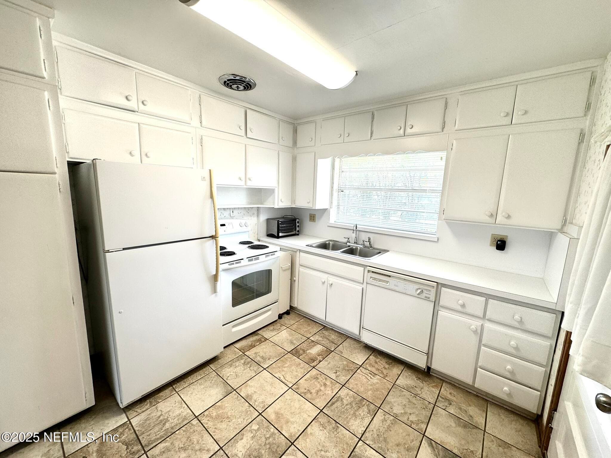 Photo 6 of 1137 6TH Avenue N, Jacksonville Beach, FL 32250