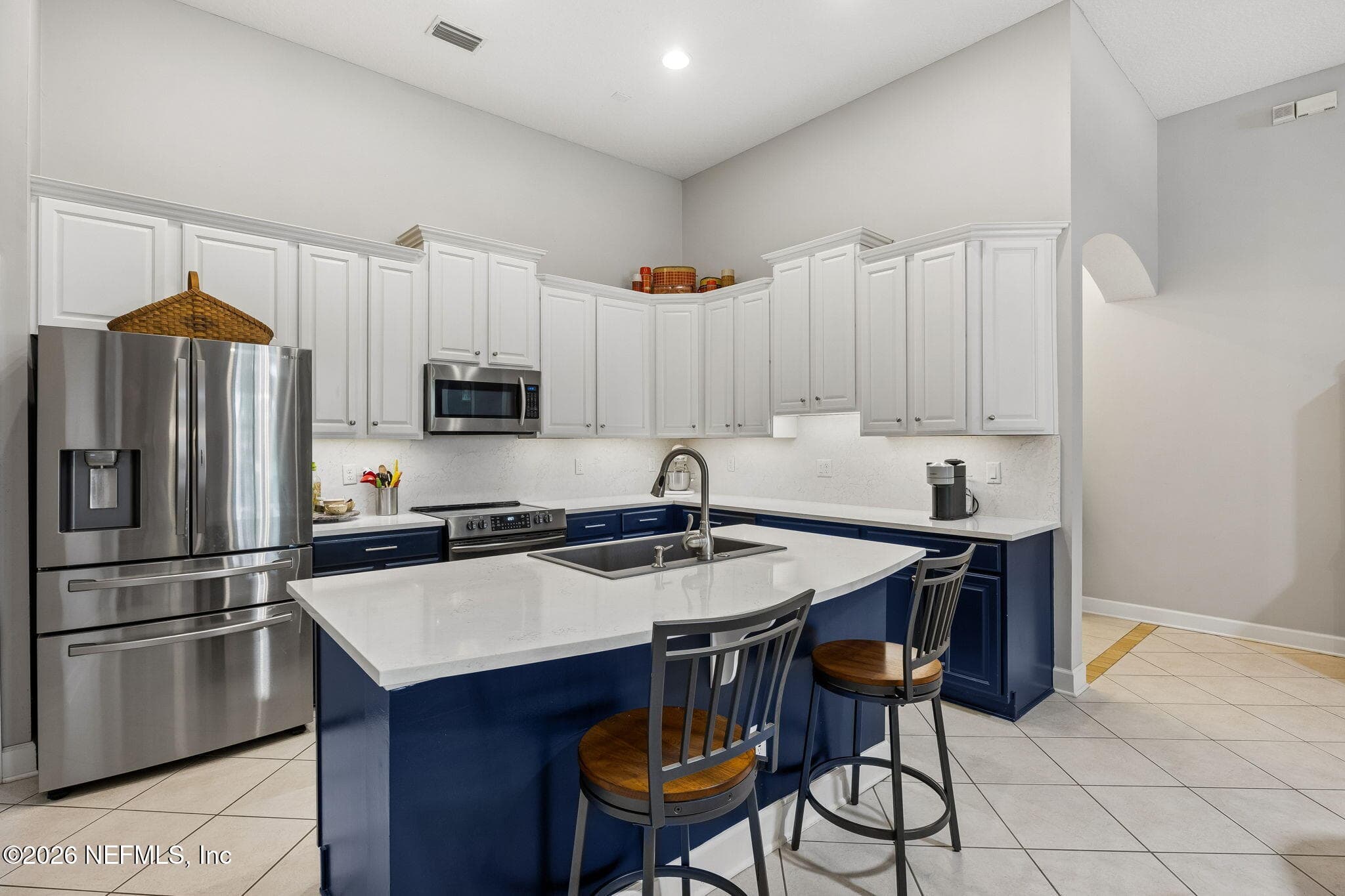 sophisticated space for cooking and entertaining. — 85225 AMAGANSETT Drive, Fernandina Beach, FL 32034