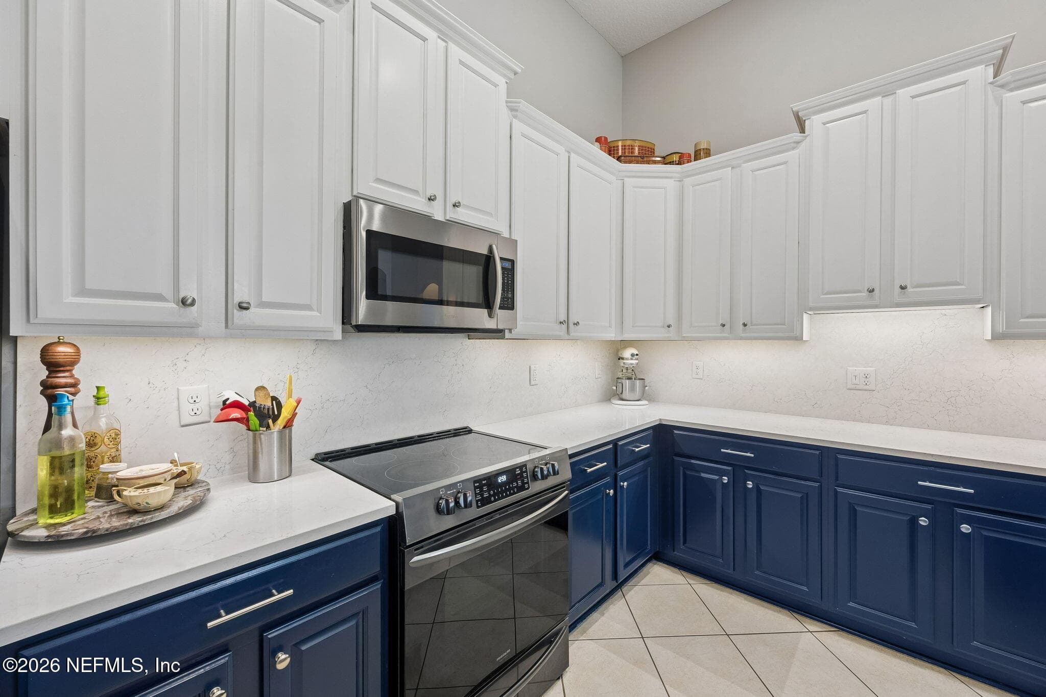 and quartz countertop and backsplash, creating a stylish and — 85225 AMAGANSETT Drive, Fernandina Beach, FL 32034