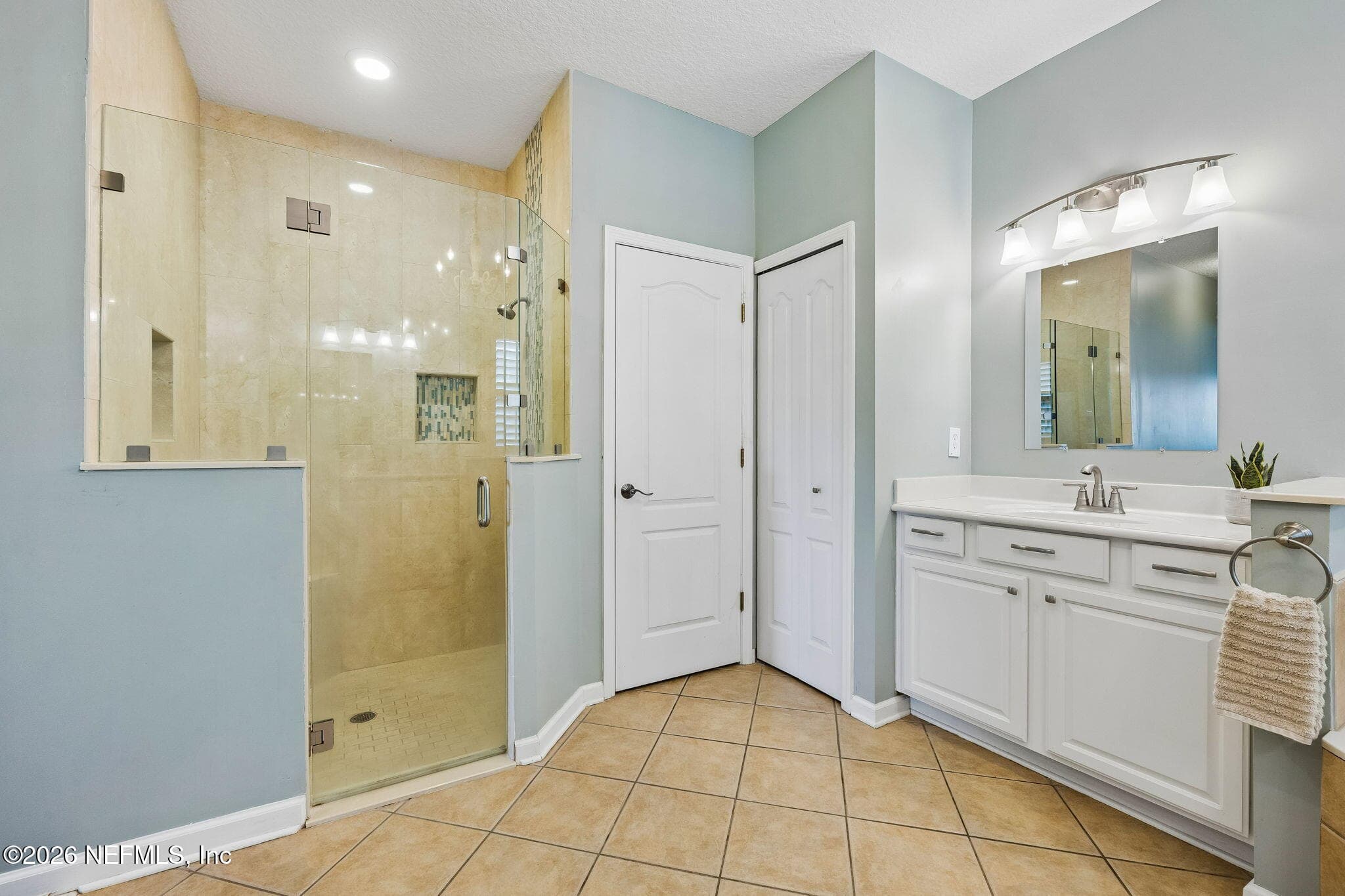 Walk in tiled shower. — 85225 AMAGANSETT Drive, Fernandina Beach, FL 32034