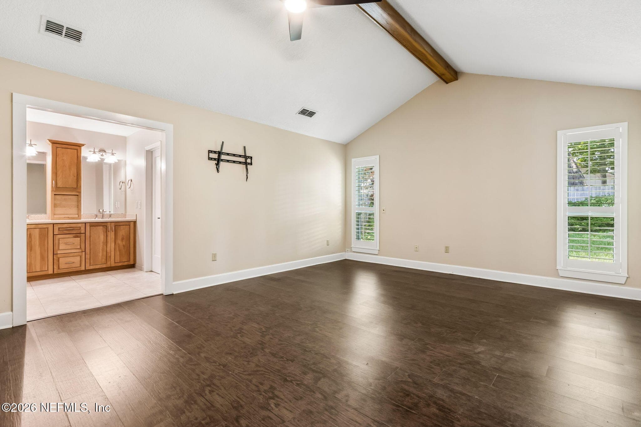 Primary suite with vaulted ceiling. — 1877 CHRISTOPHER POINT Road S, Jacksonville, FL 32217