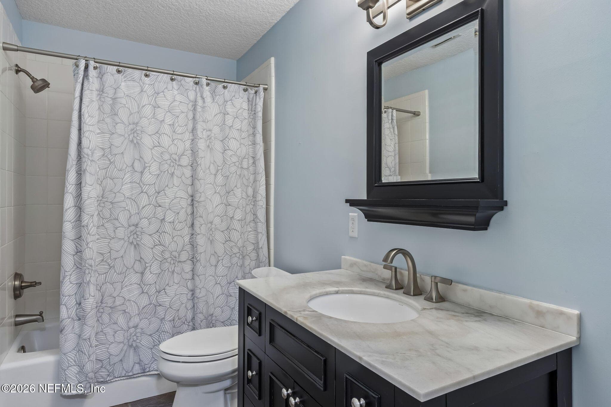 Guest bathroom — 1877 CHRISTOPHER POINT Road S, Jacksonville, FL 32217