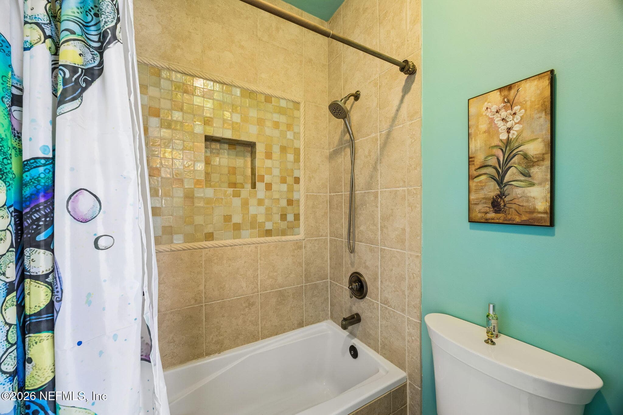 Shared Bathroom With Bedroom 3 and 4. — 430 ROYAL TERN Road S, Jacksonville Beach, FL 32250