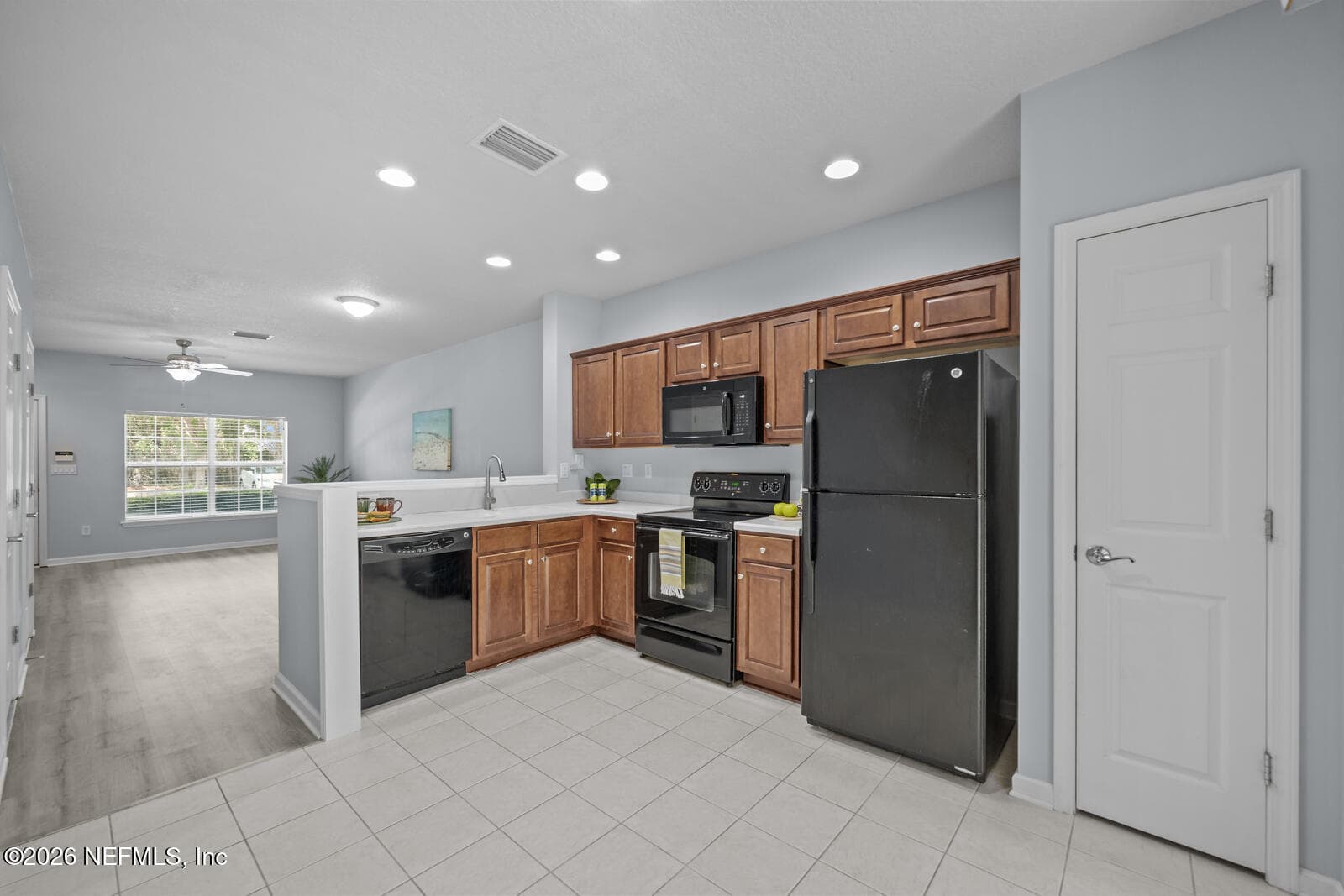 Photo 9 of 8077 SUMMERSIDE Circle, Jacksonville, FL 32256