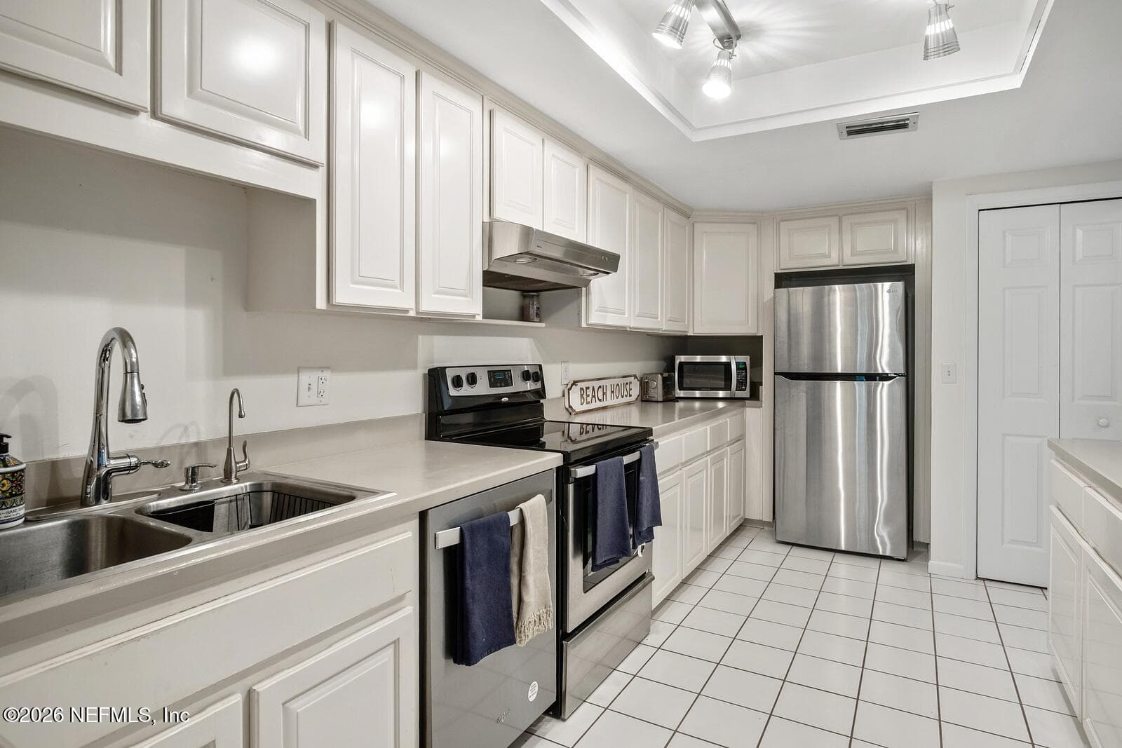 Photo 5 of 8012 HOLLYRIDGE Road 17, Jacksonville, FL 32256