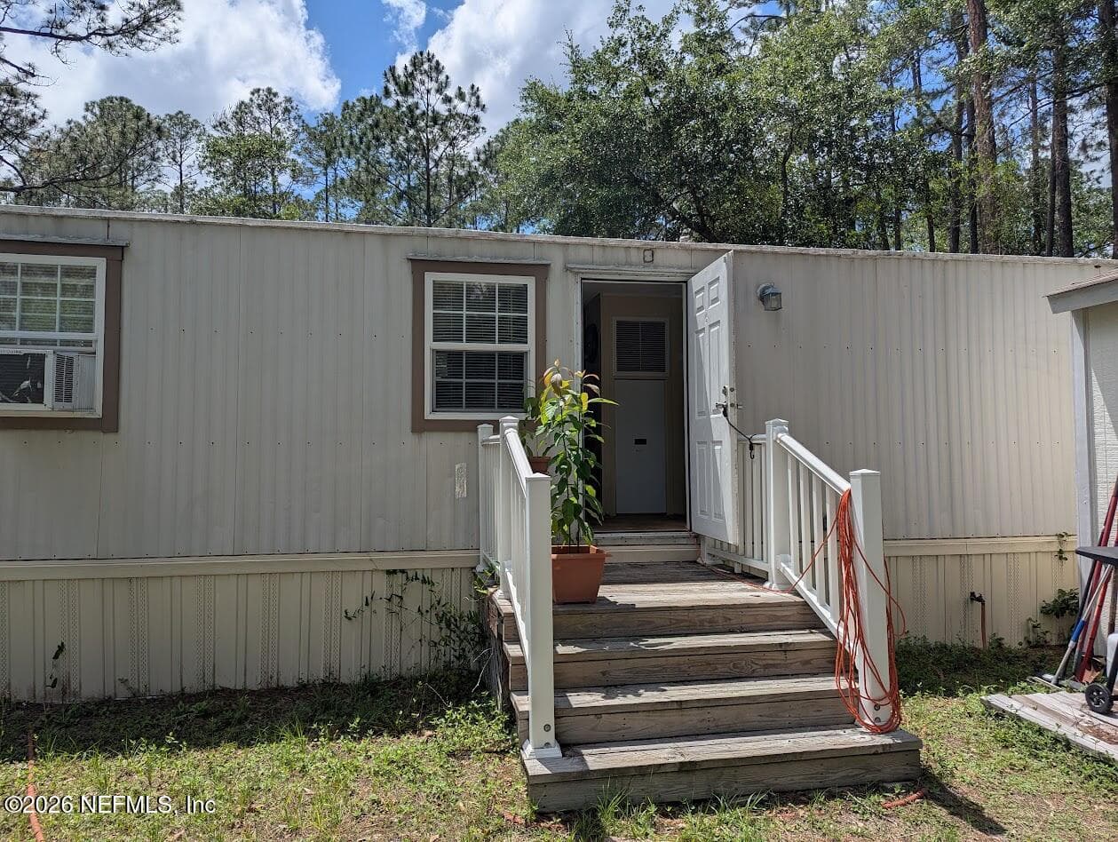 Photo 2 of 104 MOORE Avenue, Interlachen, FL 32148
