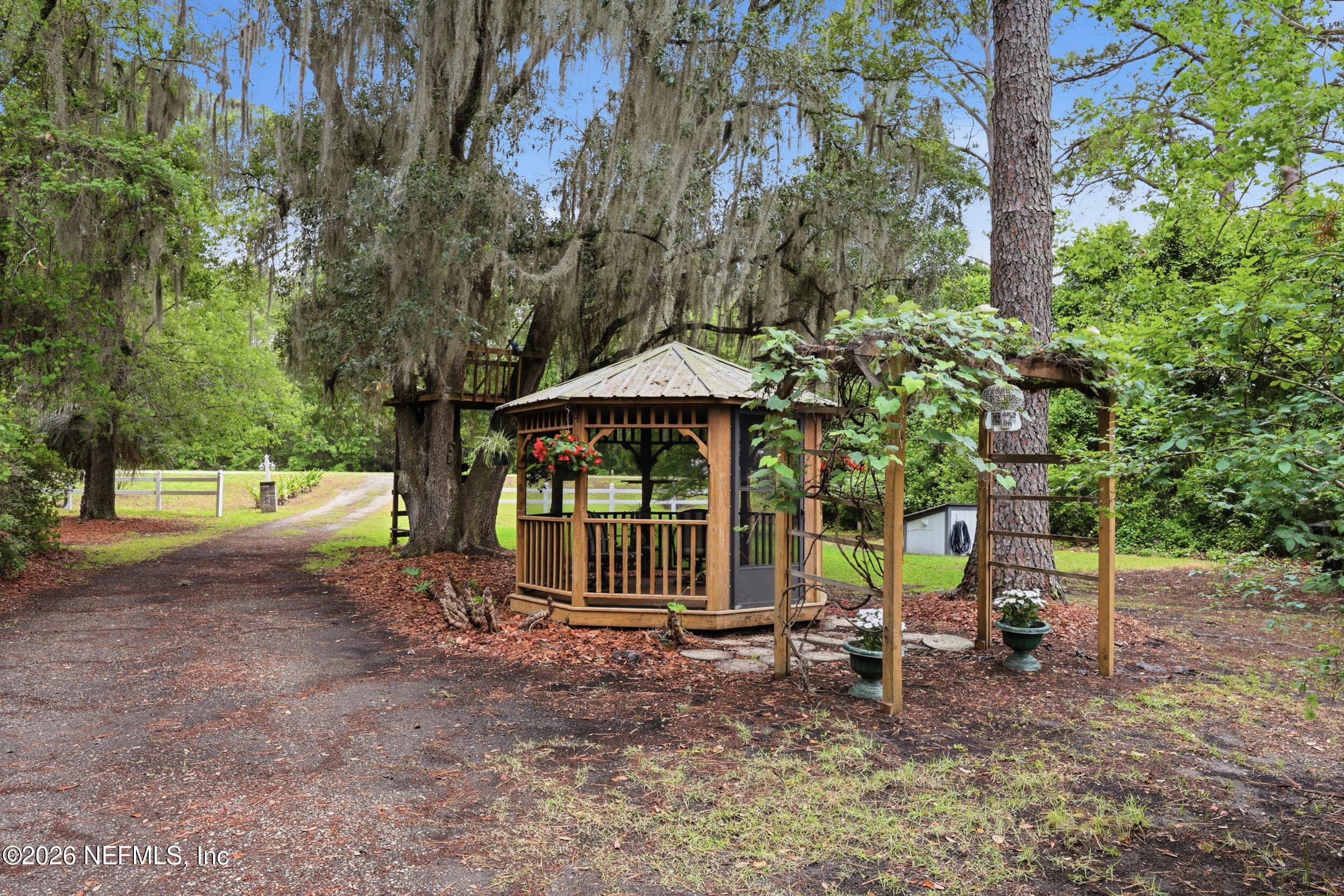 Front Yard Gazebo — 5419 COUNTY ROAD 352, Keystone Heights, FL 32656