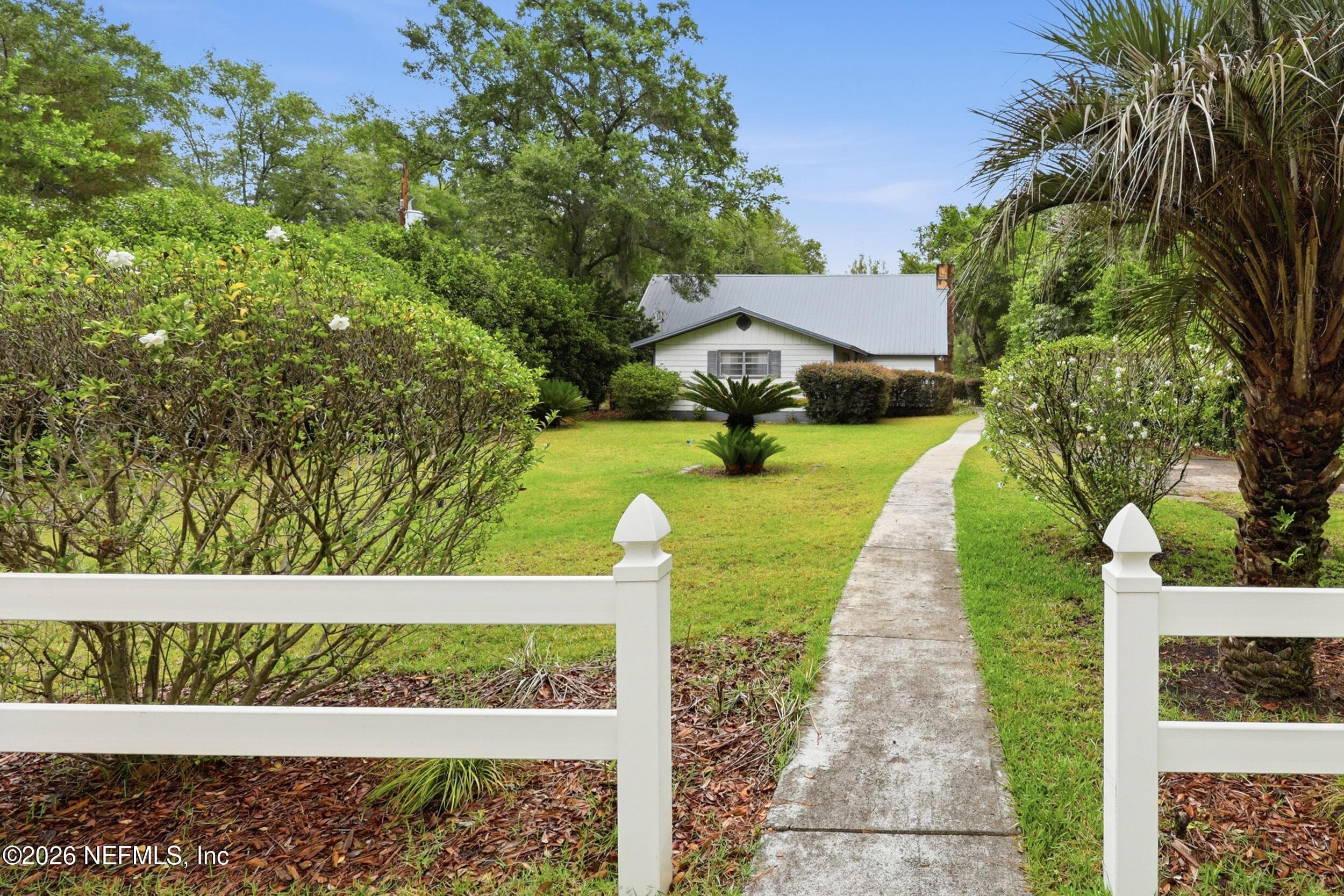 Entrance to Front Yard from Garage Area — 5419 COUNTY ROAD 352, Keystone Heights, FL 32656