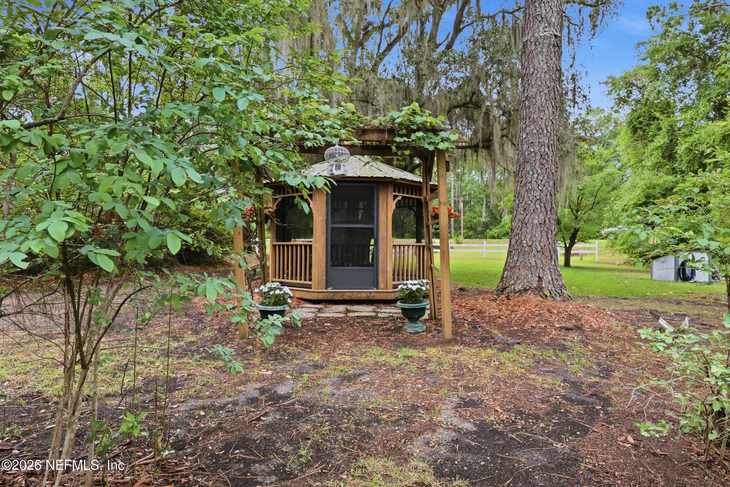 Front Yard Gazebo — 5419 COUNTY ROAD 352, Keystone Heights, FL 32656