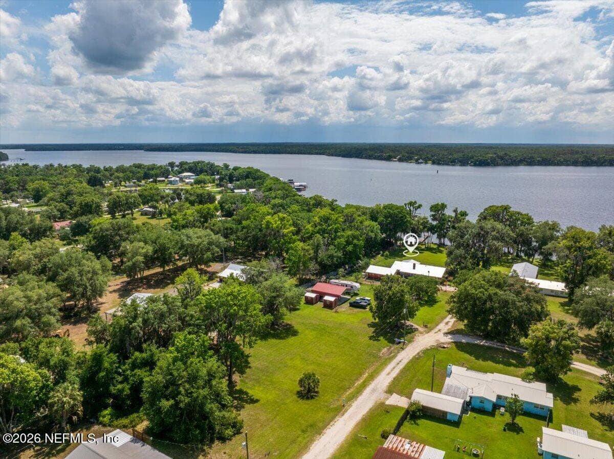 117 ST JOHNS FISHING LODGE Road, Crescent City, FL 32112