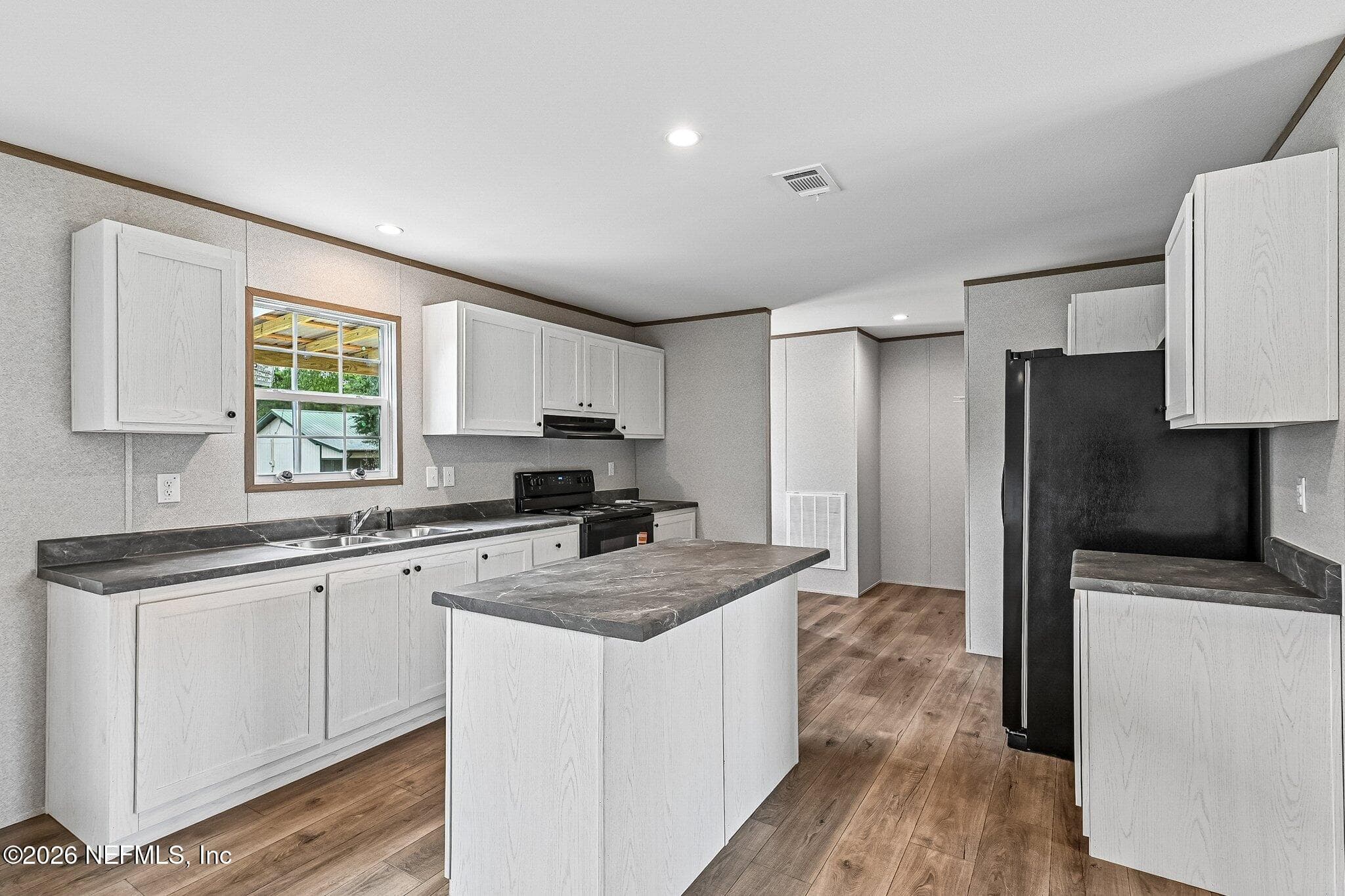 kitchen prep island — 6771 SW COUNTY ROAD 225, Starke, FL 32091