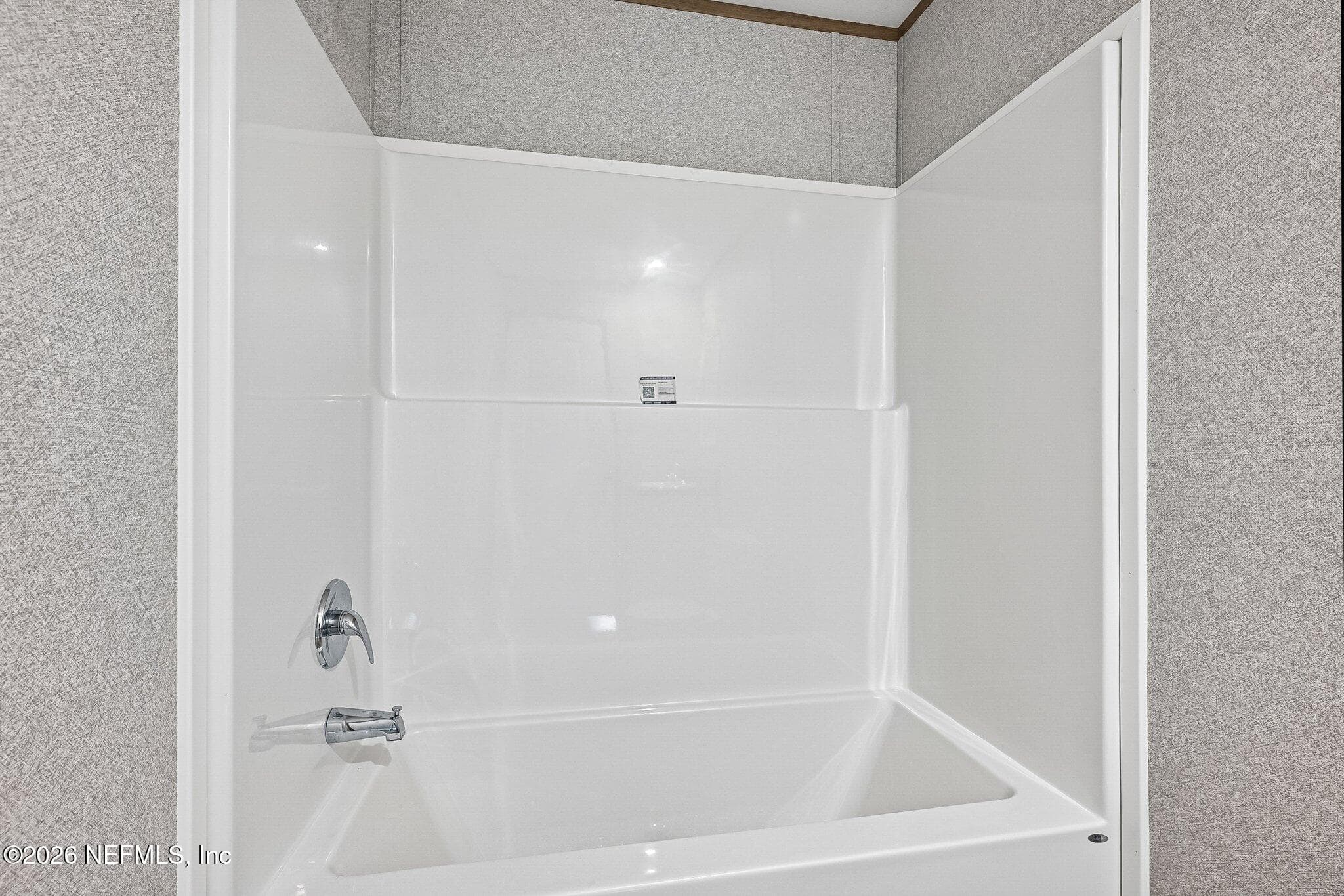 HALL BATHROOM — 6771 SW COUNTY ROAD 225, Starke, FL 32091