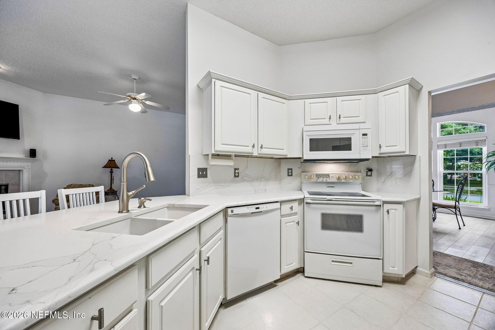 Kitchen with quartz countertops — 865 LAGUNA Drive, Fernandina Beach, FL 32034