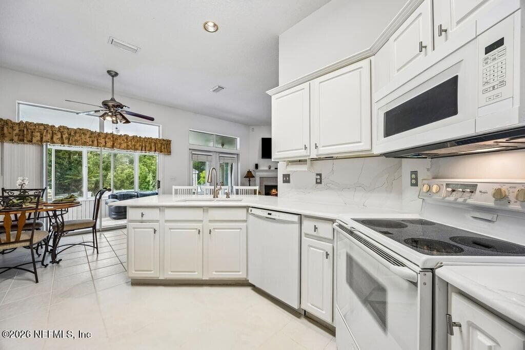 Kitchen and breakfast nook leading out to the enclosed Florida Room — 865 LAGUNA Drive, Fernandina Beach, FL 32034