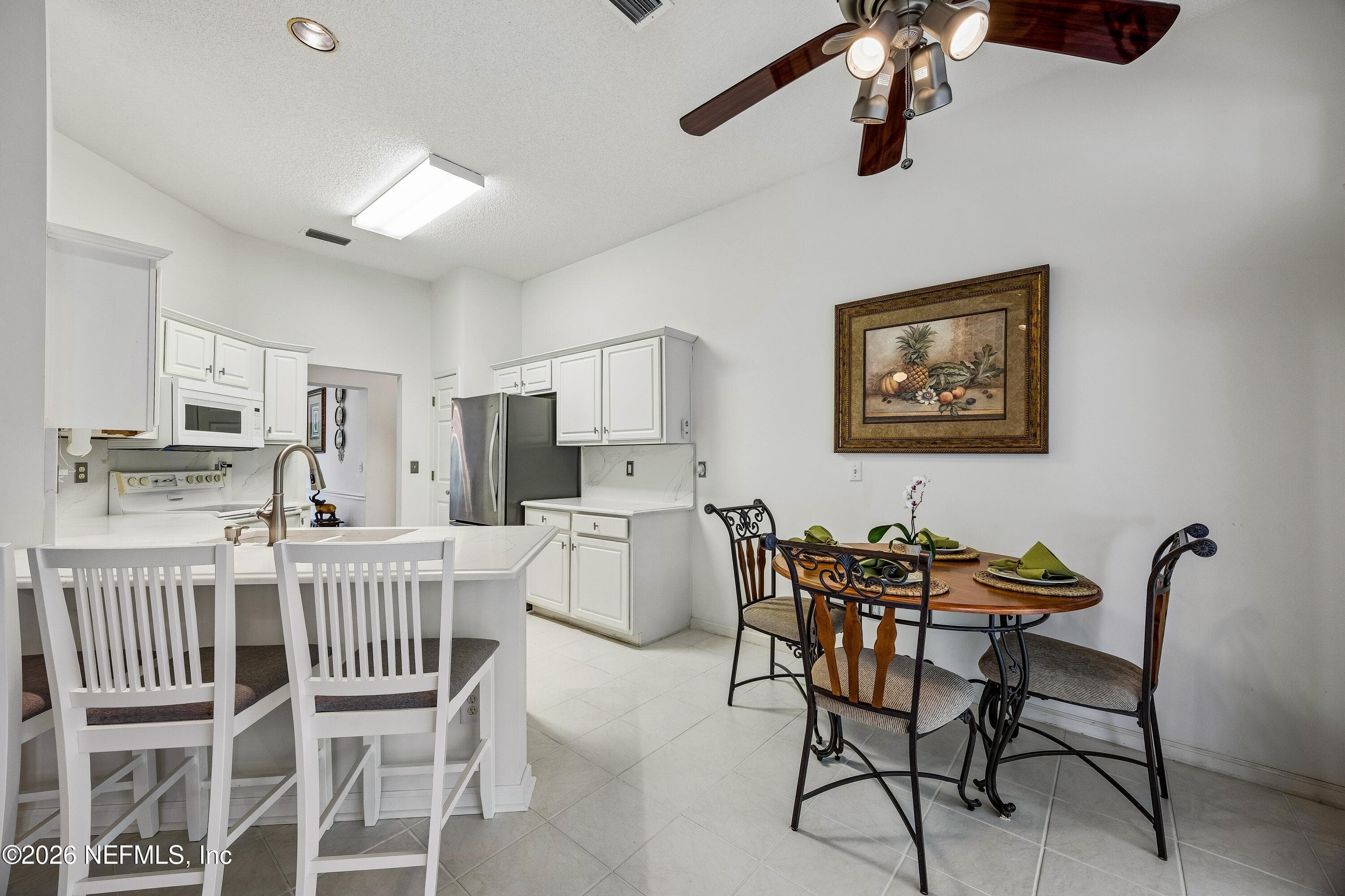 Countertop seating and a breakast nook — 865 LAGUNA Drive, Fernandina Beach, FL 32034