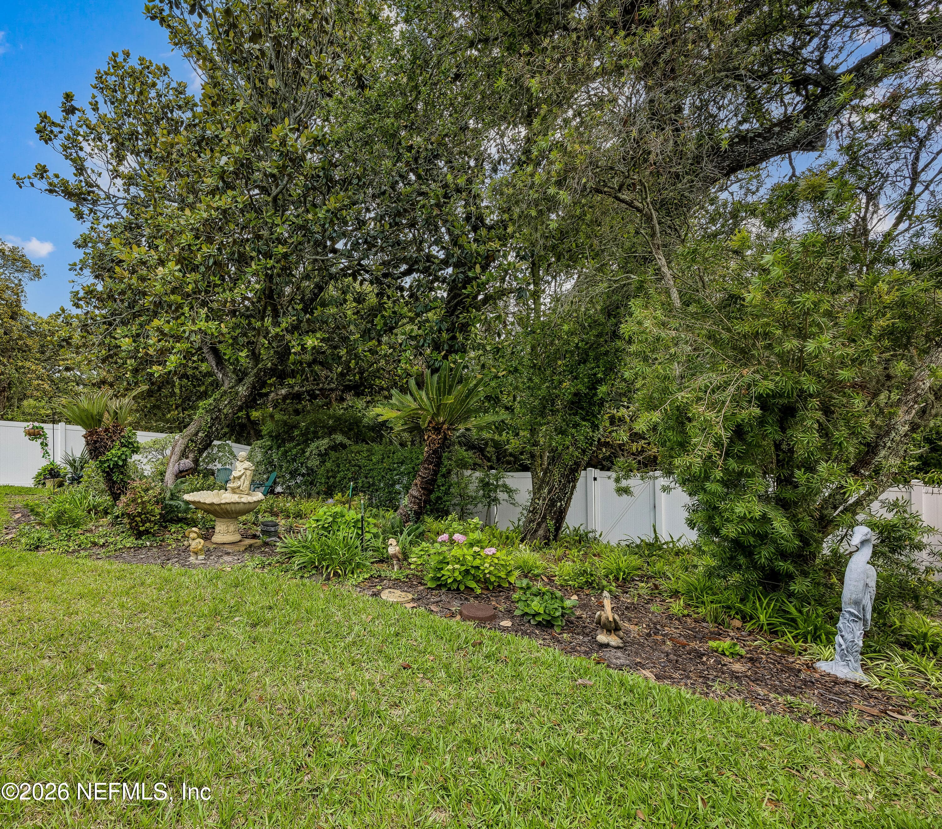 Backyard with magnificent magnolia and oak trees — 865 LAGUNA Drive, Fernandina Beach, FL 32034