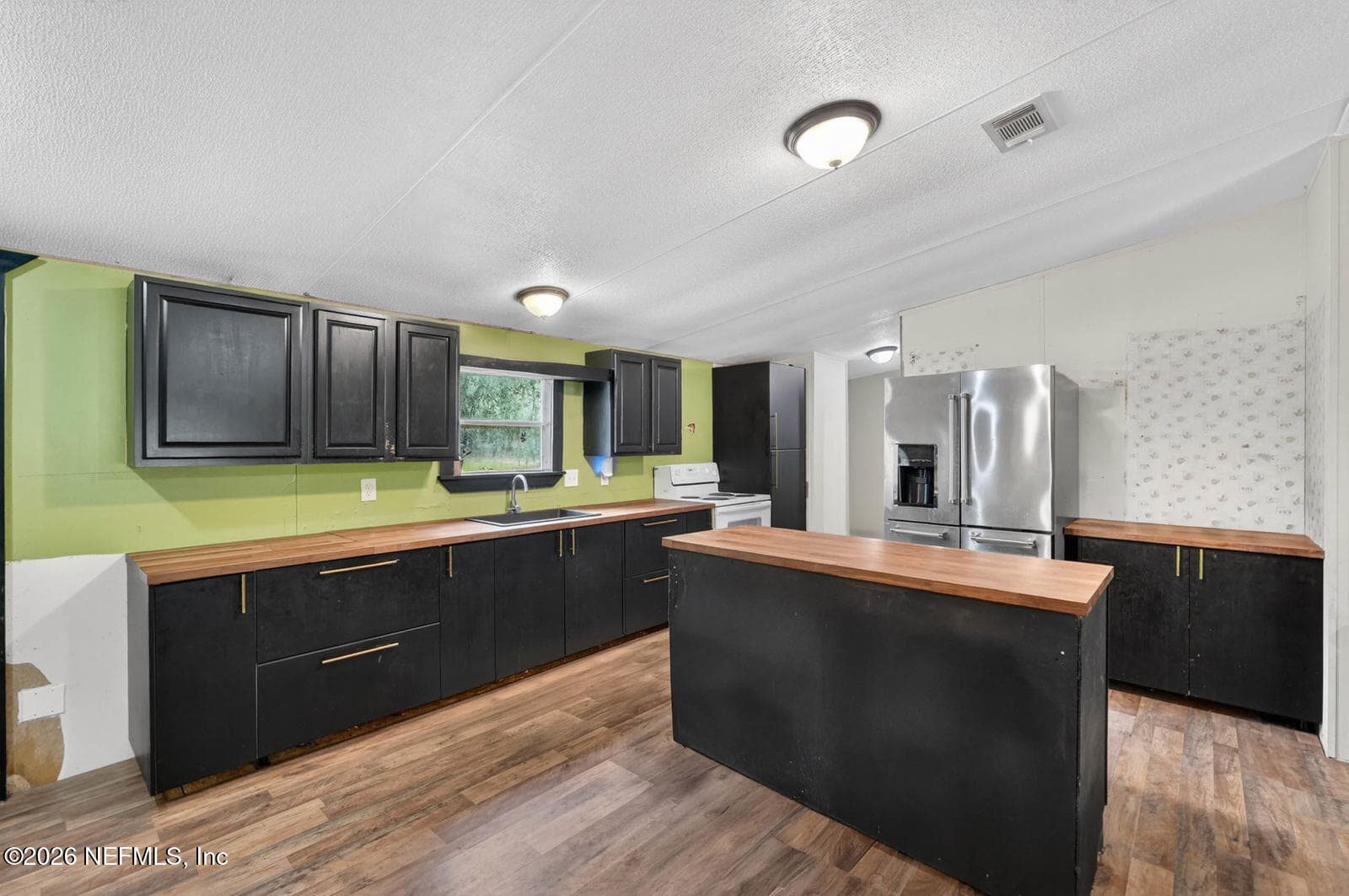 Photo 2 of 134 WINDY HILLS Road, Hawthorne, FL 32640