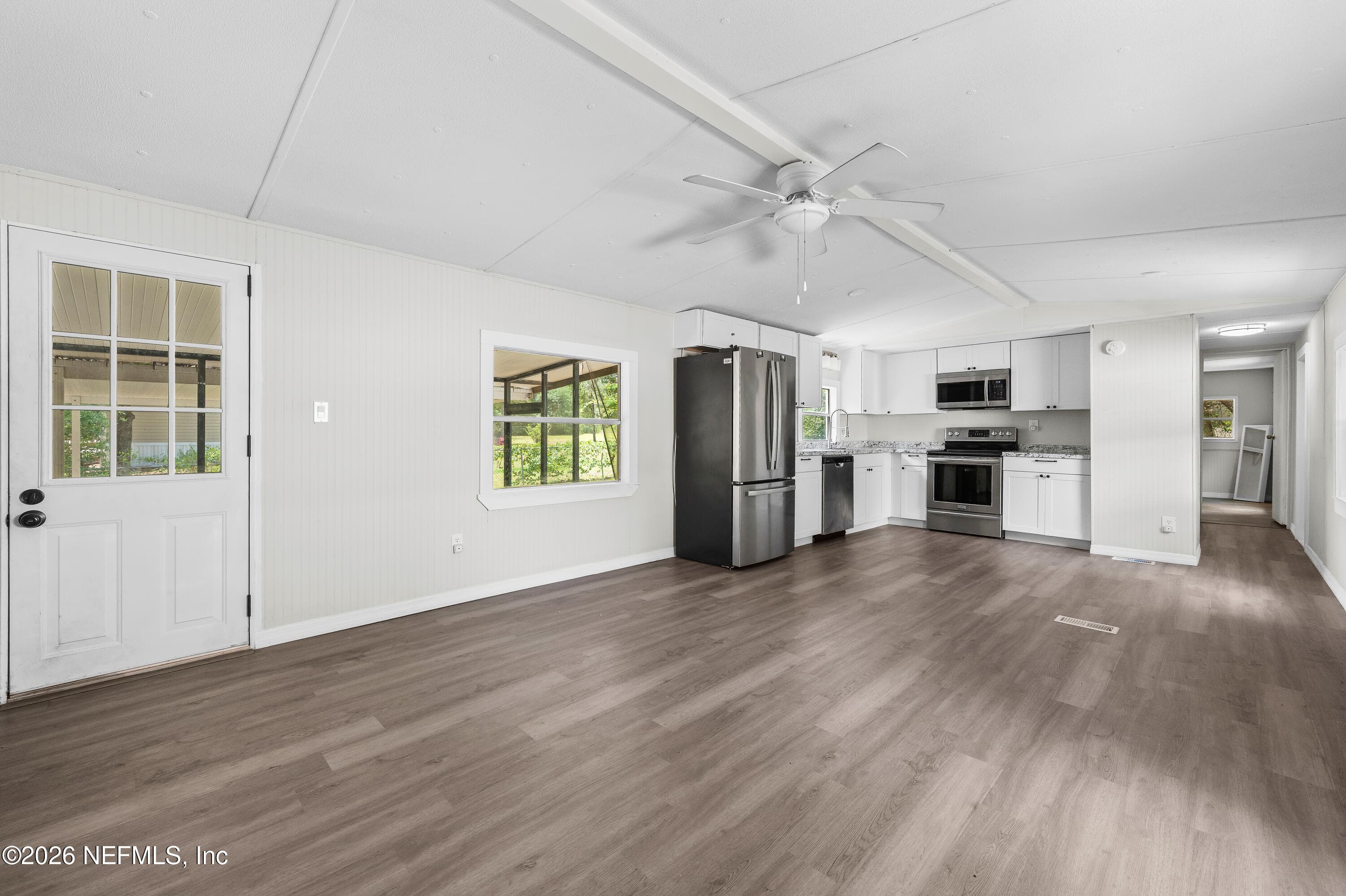 Photo 17 of 207 MILTON Avenue, Interlachen, FL 32148