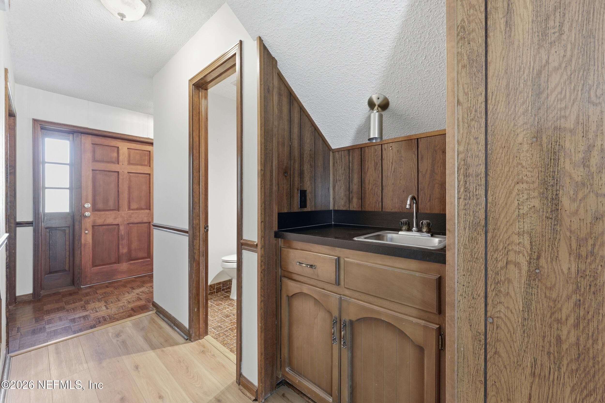 Wet Bar in Living room — 13040 LOBLOLLY Lane S, Jacksonville, FL 32246