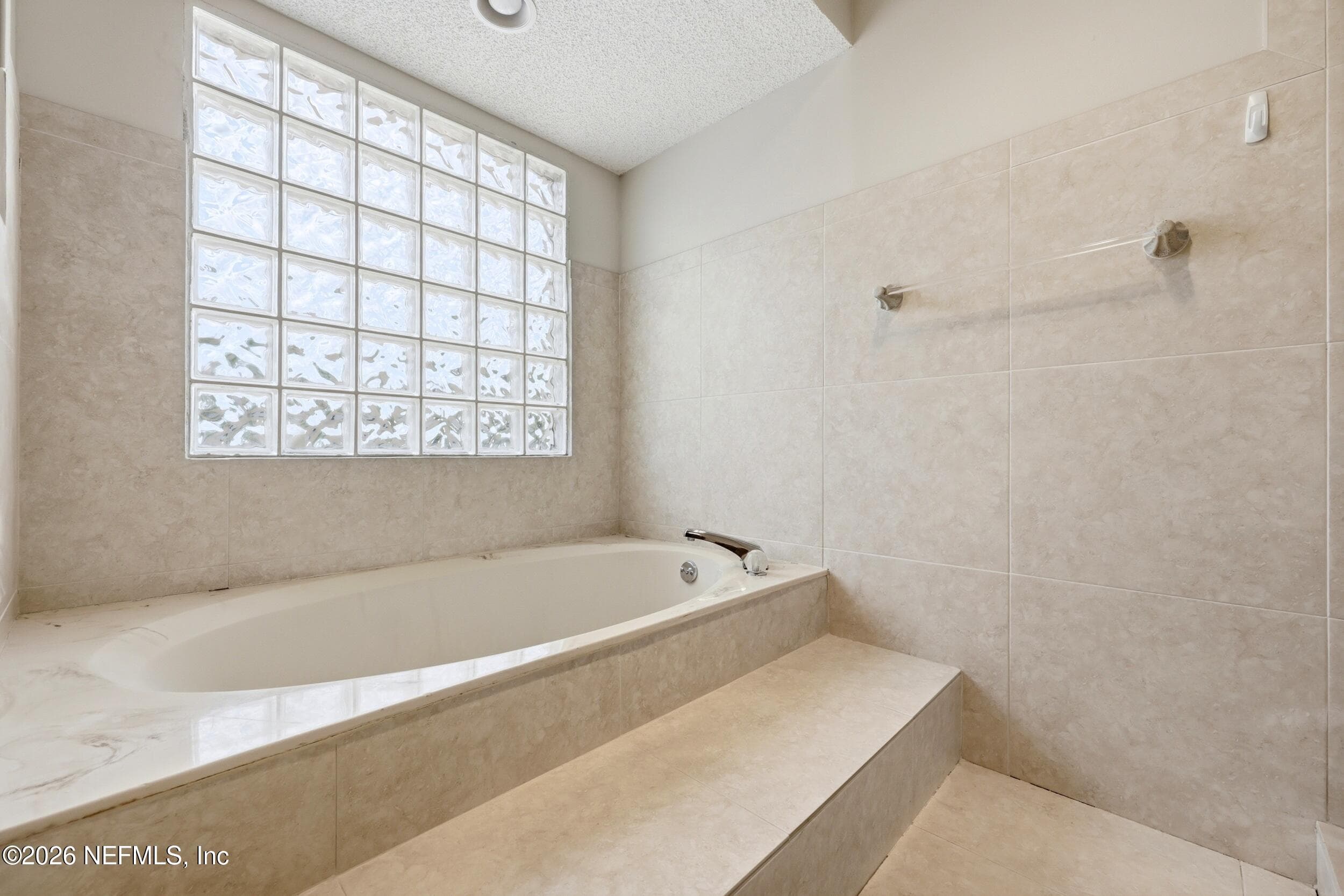Primary Bath Tub — 13040 LOBLOLLY Lane S, Jacksonville, FL 32246