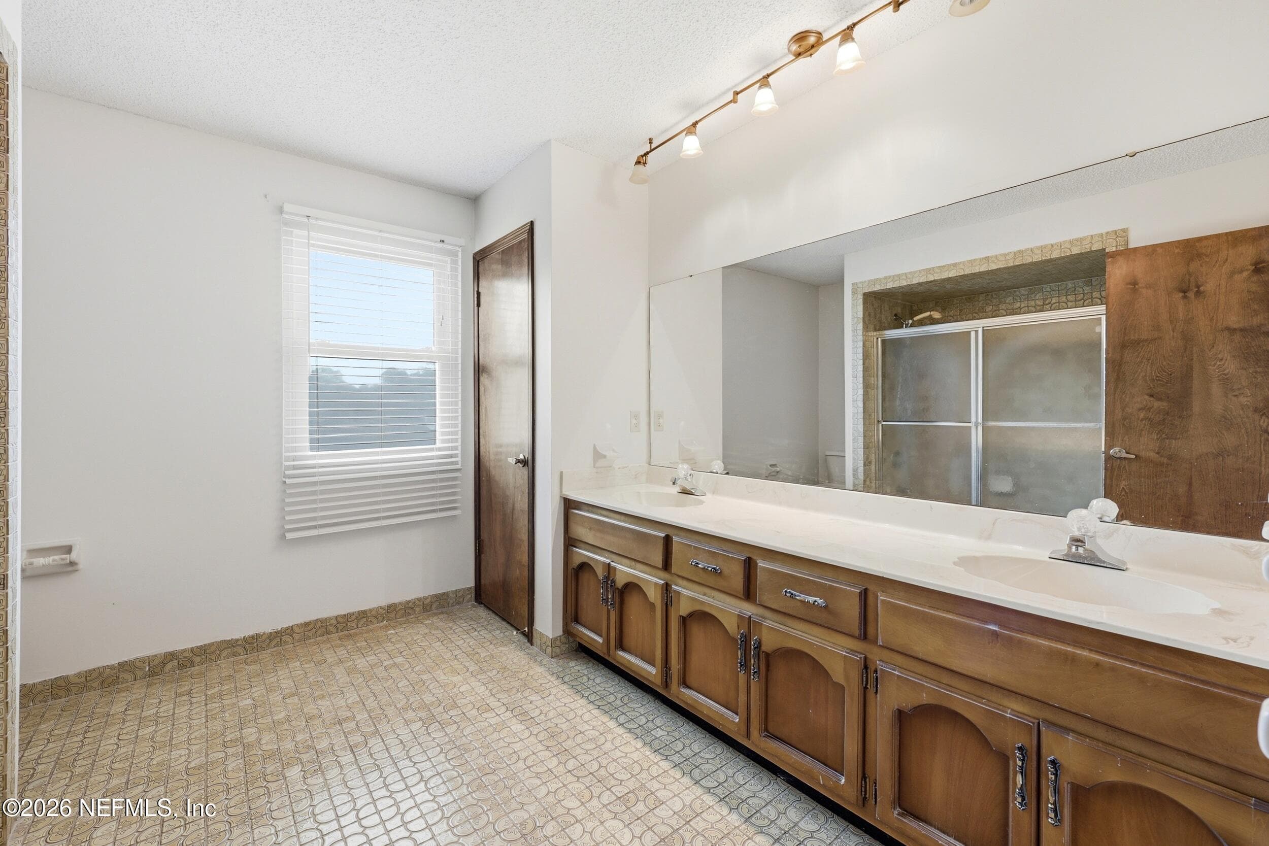 Guest Bath Dual Sinks — 13040 LOBLOLLY Lane S, Jacksonville, FL 32246