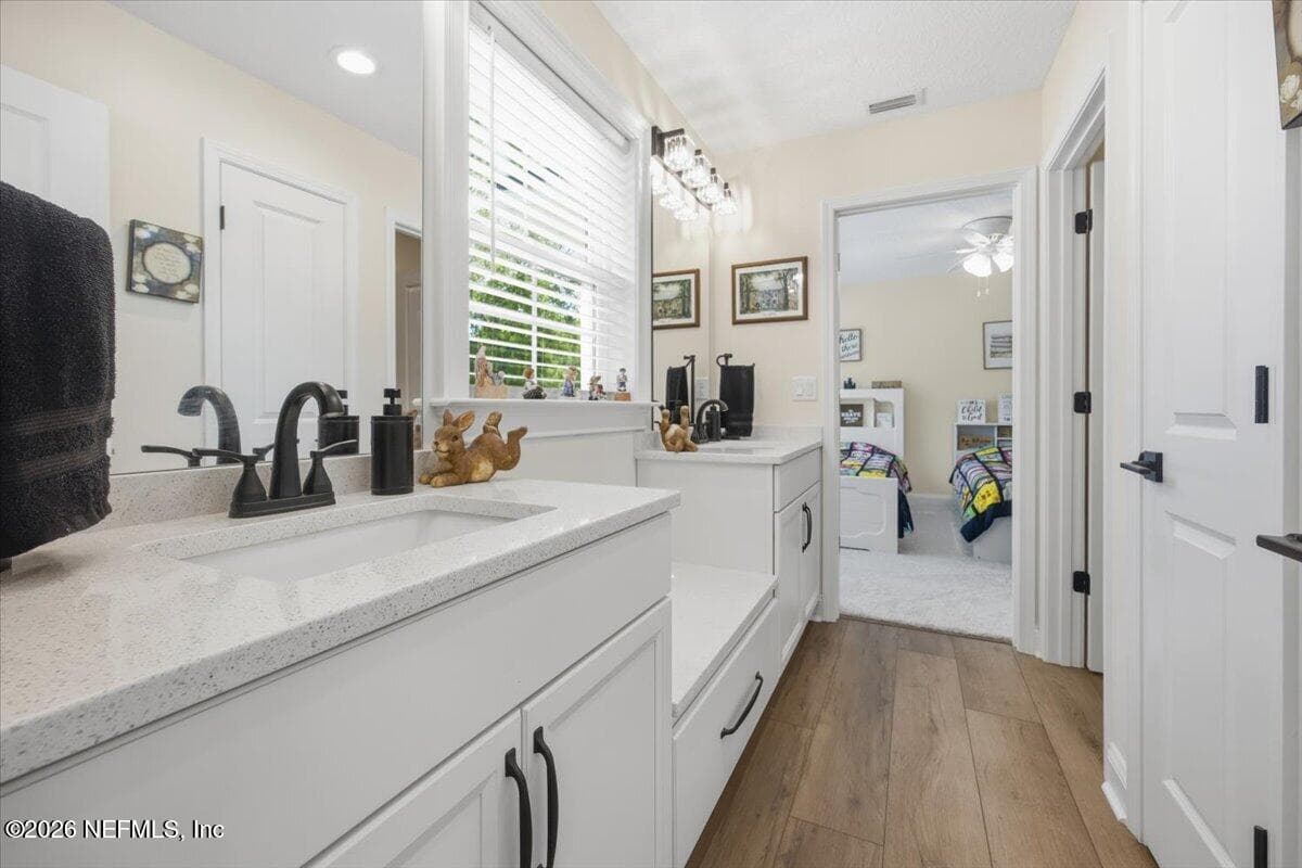Jack and Jill Bath — 1239 LAKE ASBURY Drive, Green Cove Springs, FL 32043