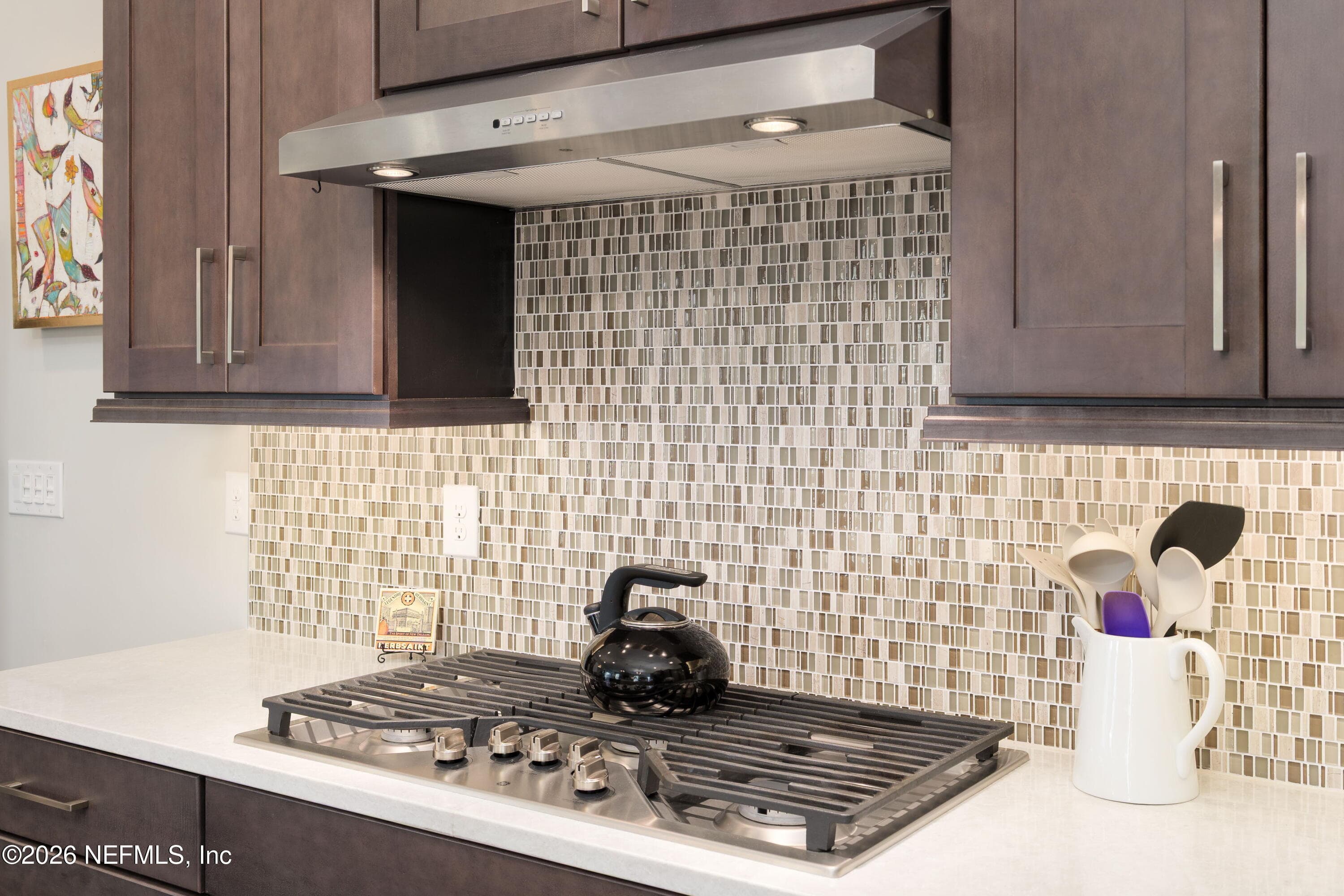 Gas cooktop and lots of counter space — 703 RUM RUNNER Way, St. Johns, FL 32259