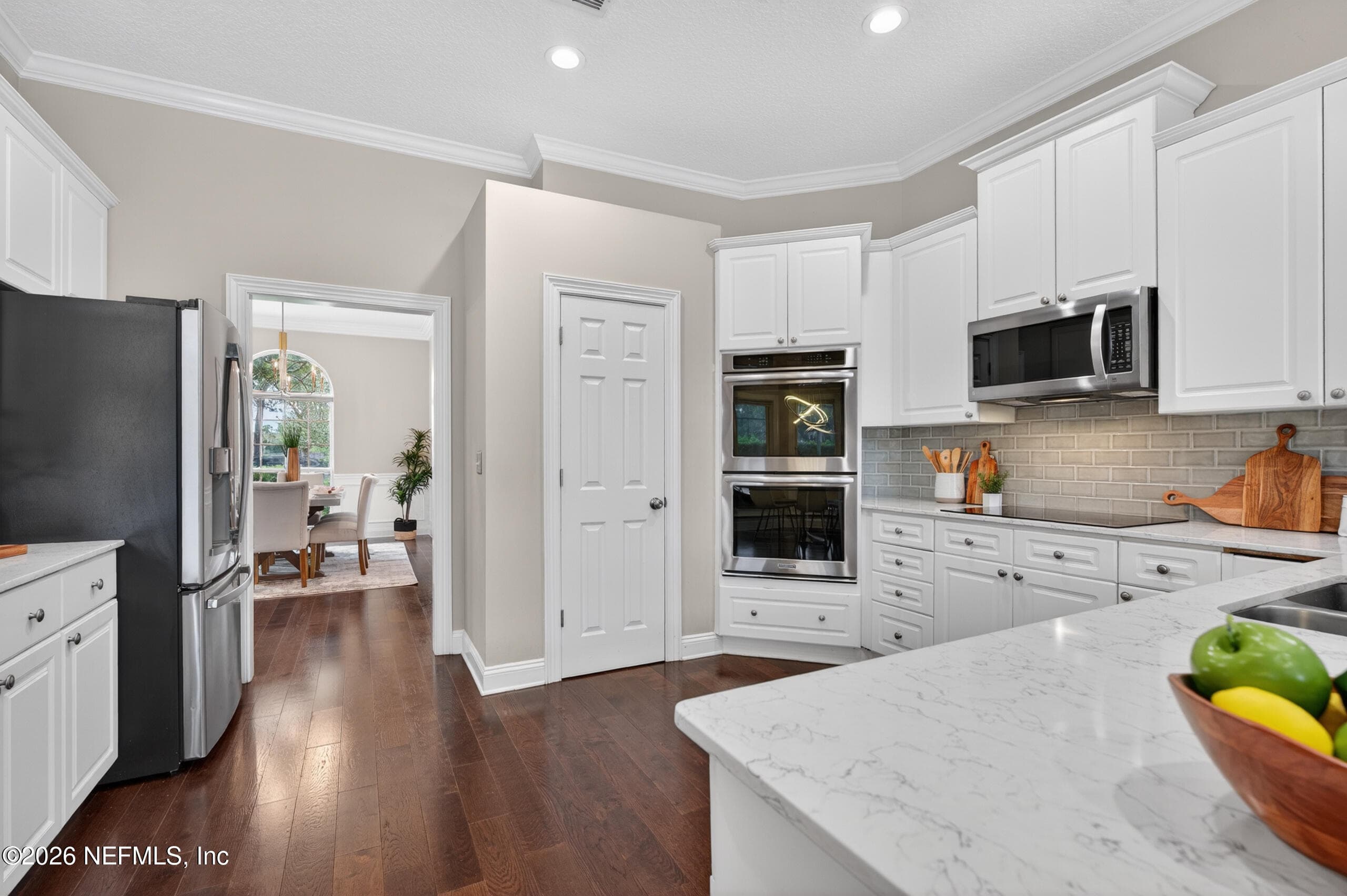 hard surface countertops, double ovens — 13634 SHIPWATCH Drive, Jacksonville, FL 32225