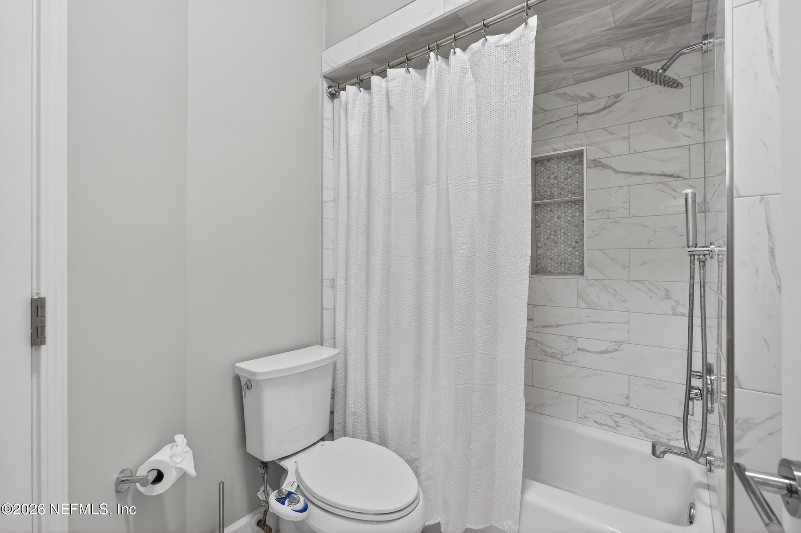 Jack & Jill Bath between 2nd and 3rd bedrooms - Each side has it's own vanity and private door — 13634 SHIPWATCH Drive, Jacksonville, FL 32225