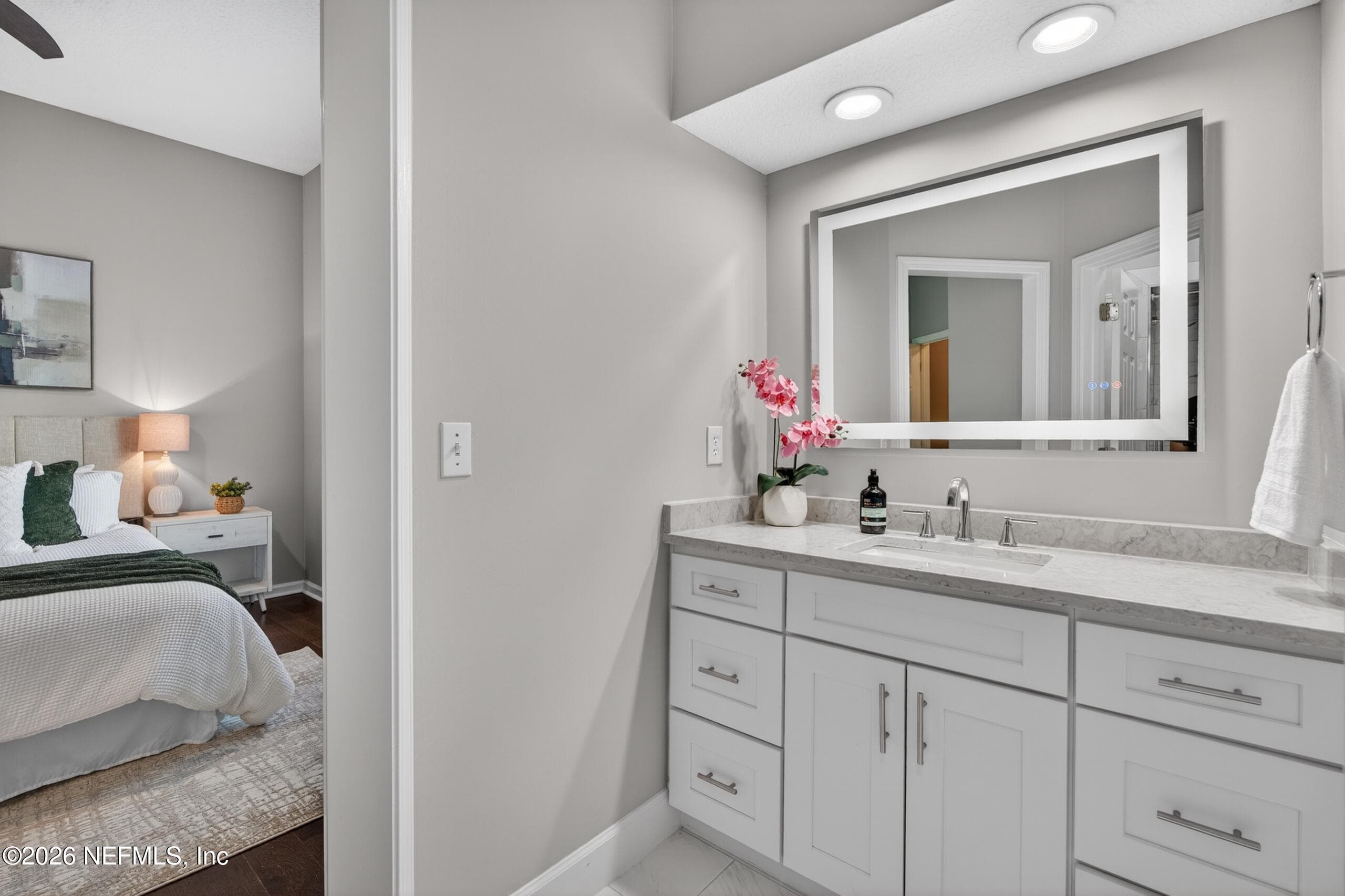 Jack & Jill Bath between 2nd and 3rd bedrooms - Each side has it's own vanity and private door — 13634 SHIPWATCH Drive, Jacksonville, FL 32225