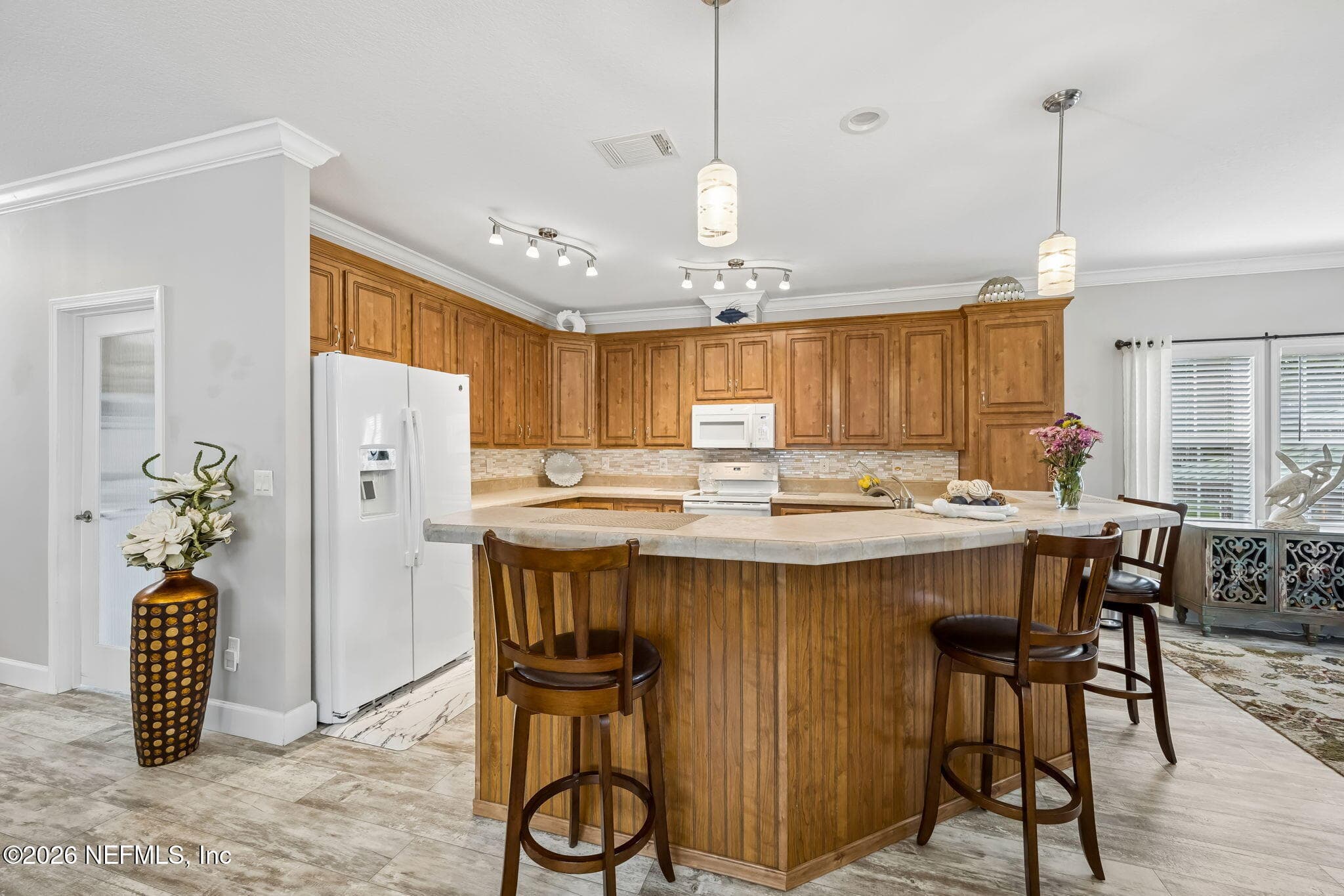 Kitchen View 4 w/Breakfast Bar — 329 PARADISE Circle, Satsuma, FL 32189