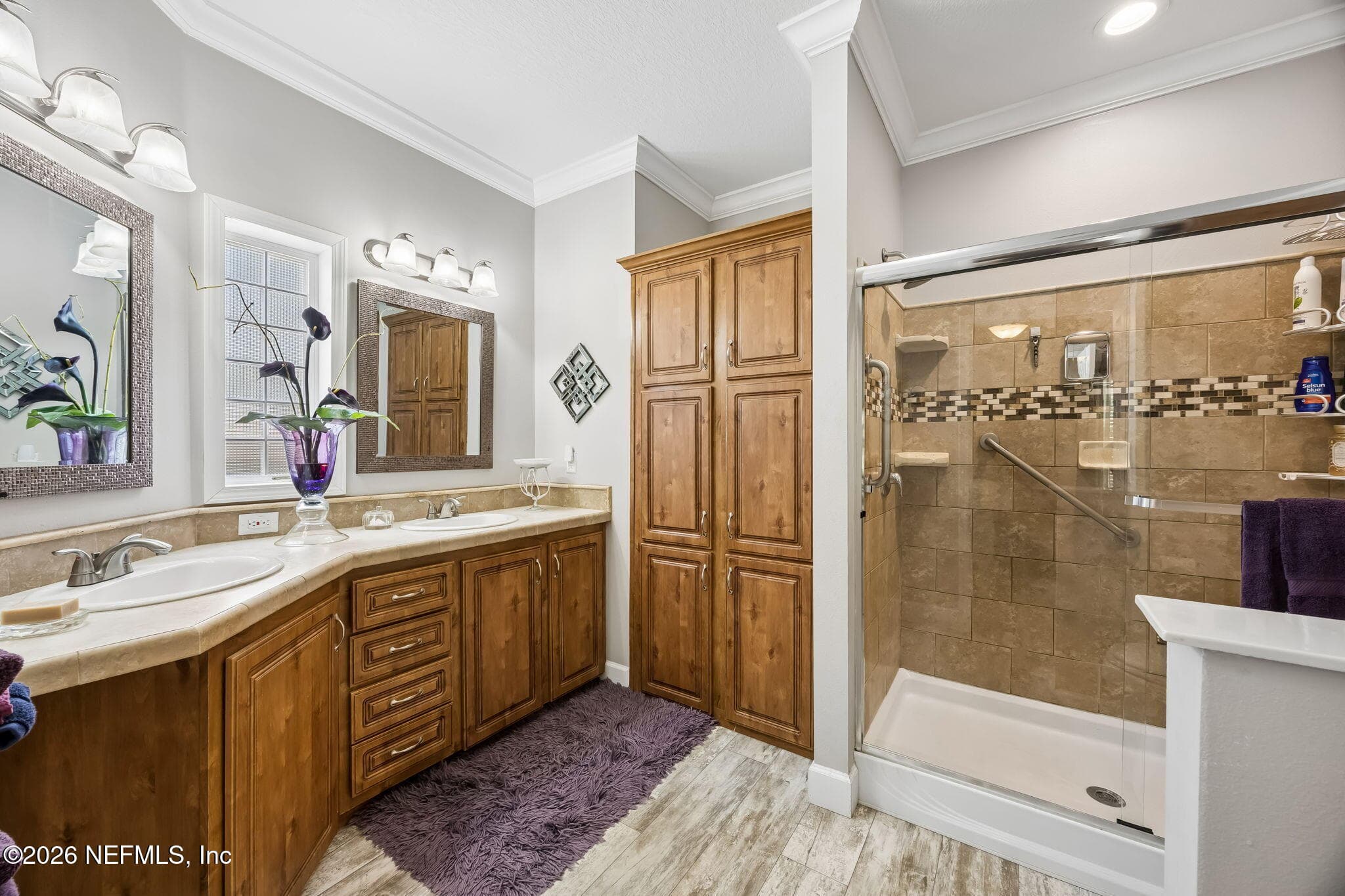Master Bath w/His & Her Sinks and walk-in shower — 329 PARADISE Circle, Satsuma, FL 32189