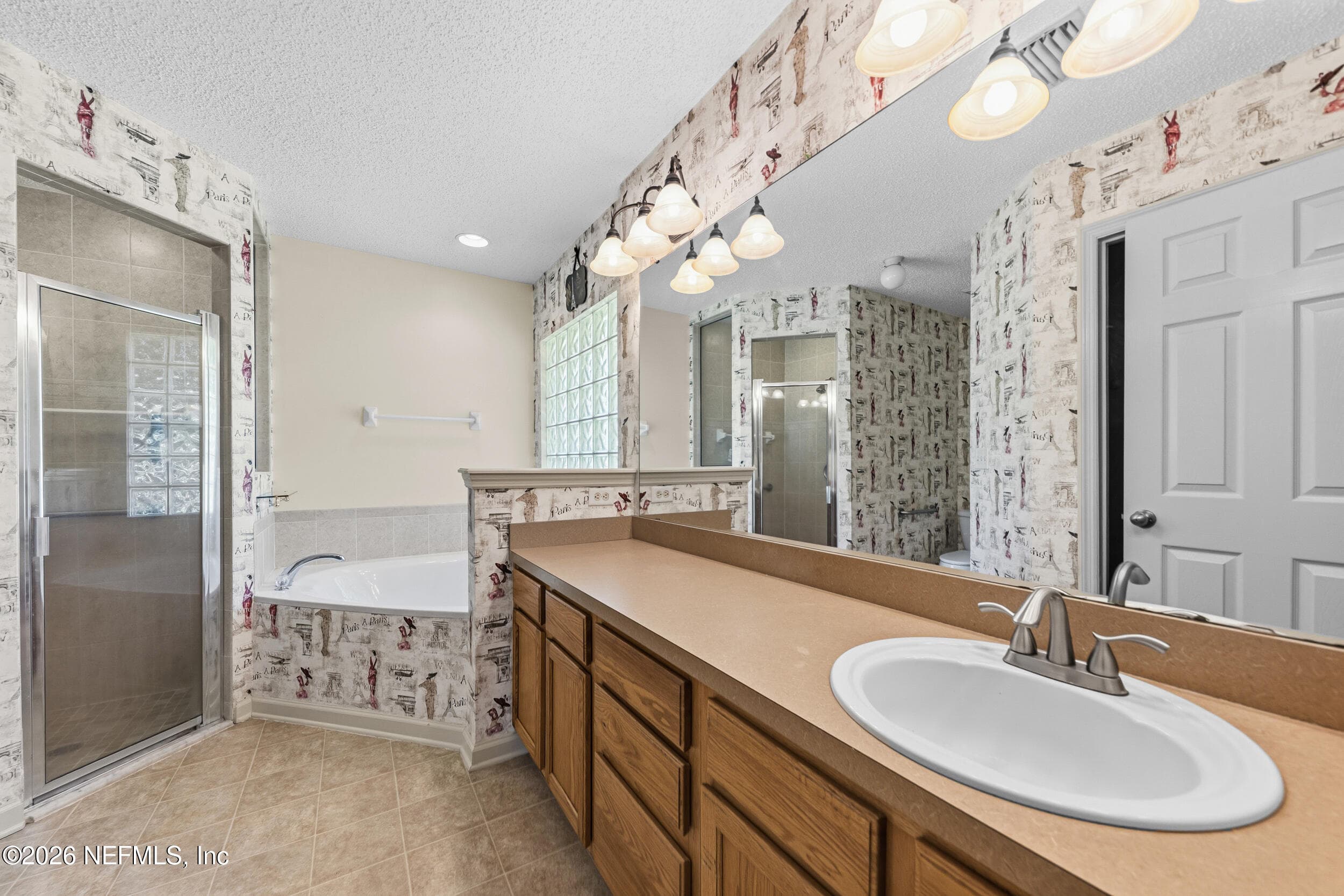 Primary Bathroom with tub and walk in shower — 86512 WORTHINGTON Drive, Yulee, FL 32097