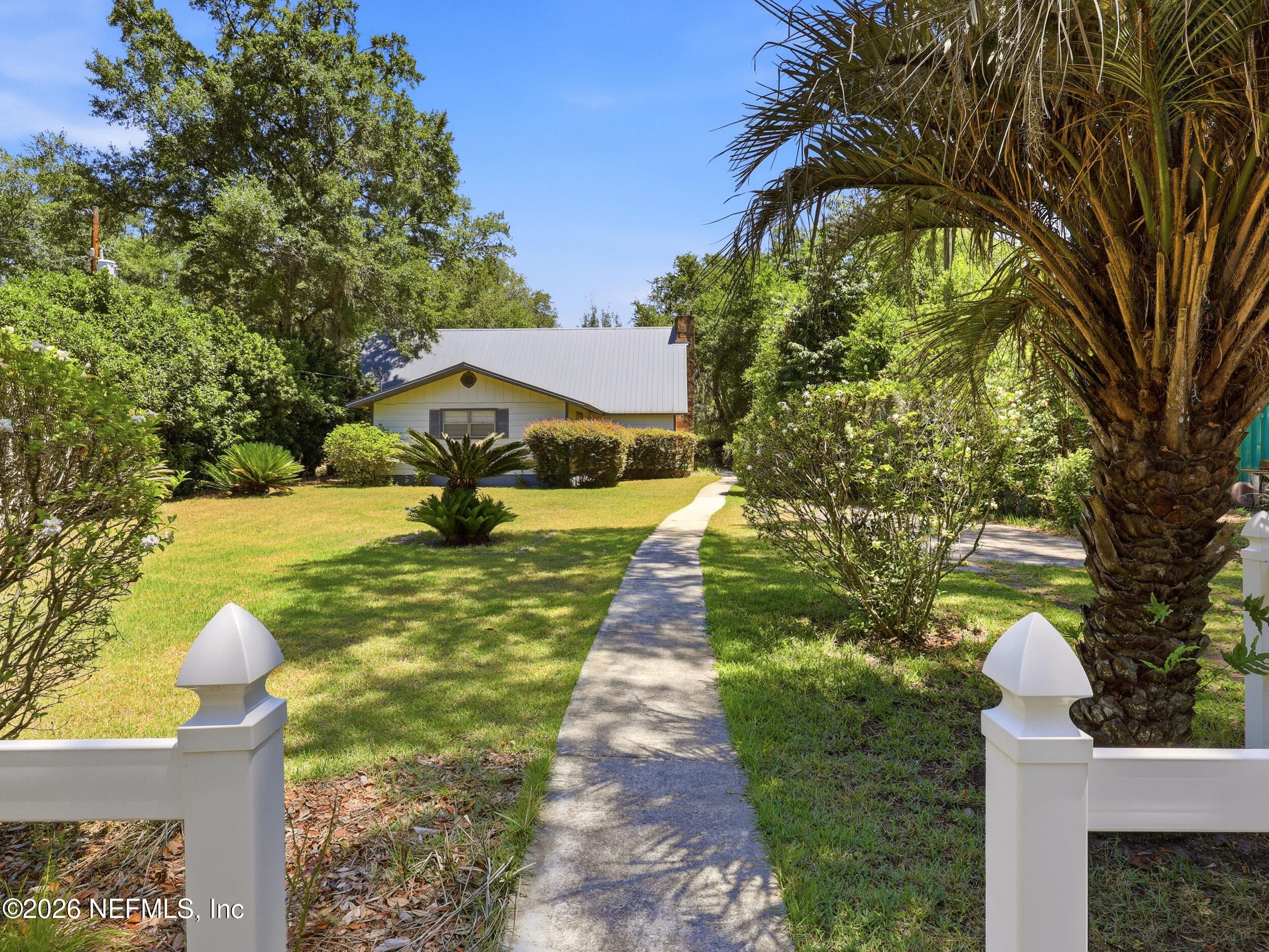 Front Yard and Gardens — 5419 COUNTY ROAD 352, Keystone Heights, FL 32656