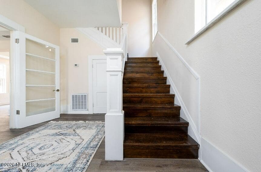Entry & Stairs — 340 W 6TH Street, Jacksonville, FL 32206