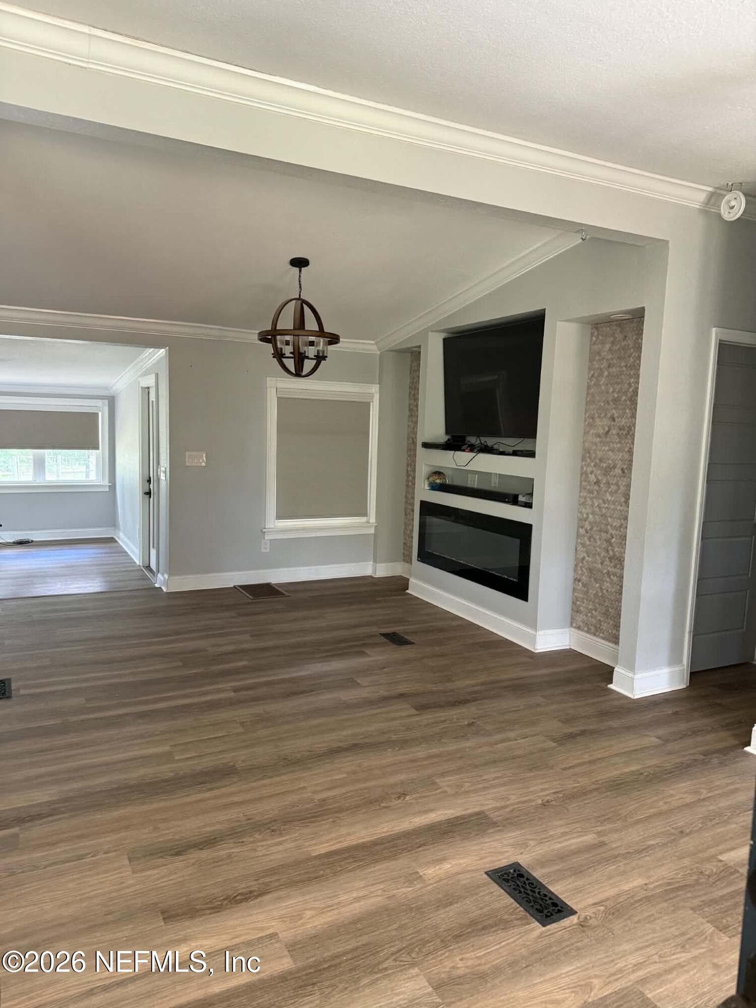 Photo 4 of 126 E EAST END Road, San Mateo, FL 32187