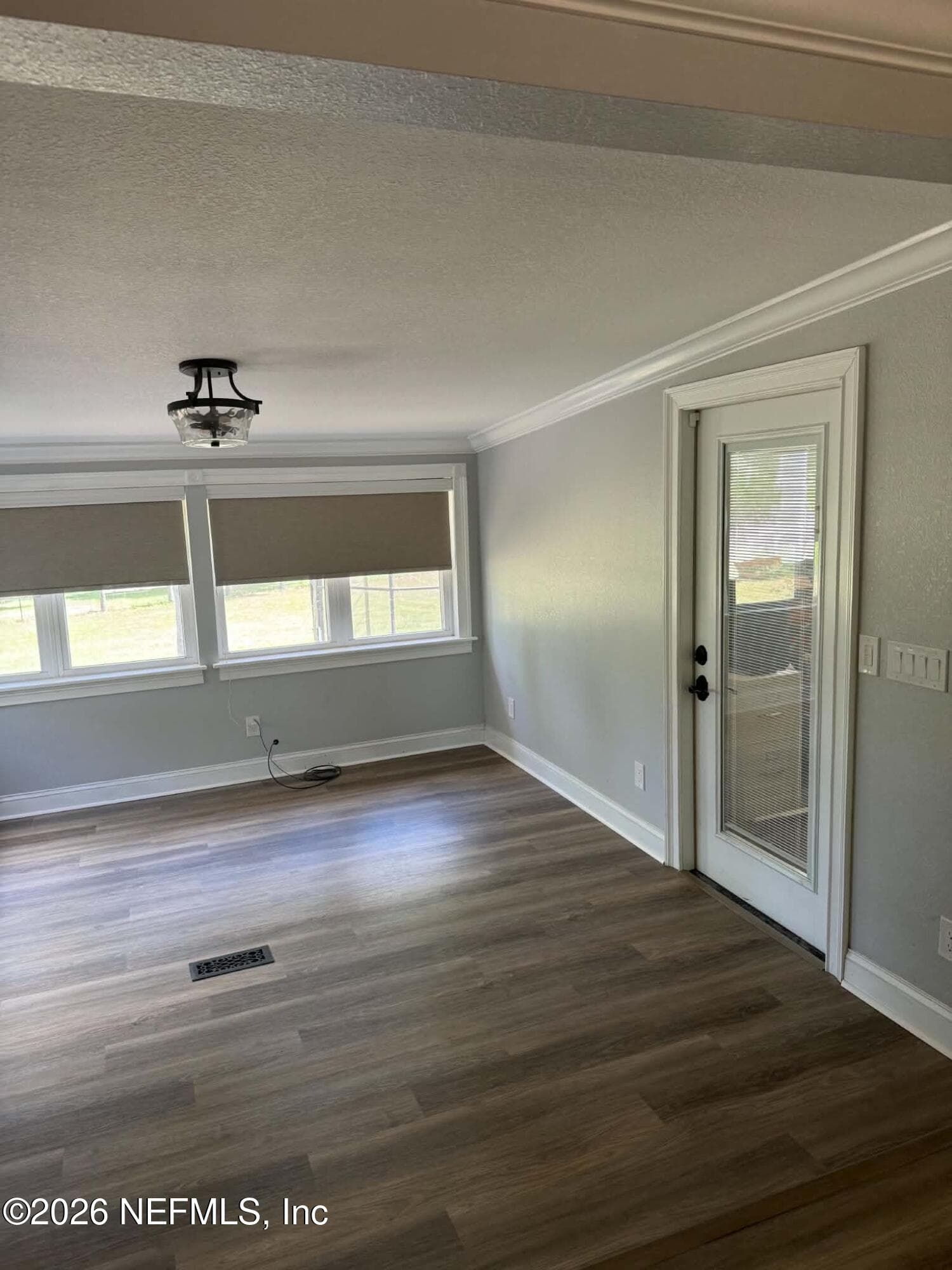 Photo 11 of 126 E EAST END Road, San Mateo, FL 32187