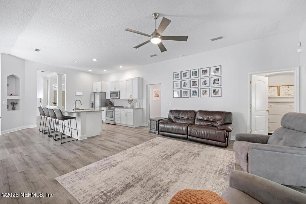 Photo 4 of 14318 MILLHOPPER Road, Jacksonville, FL 32258