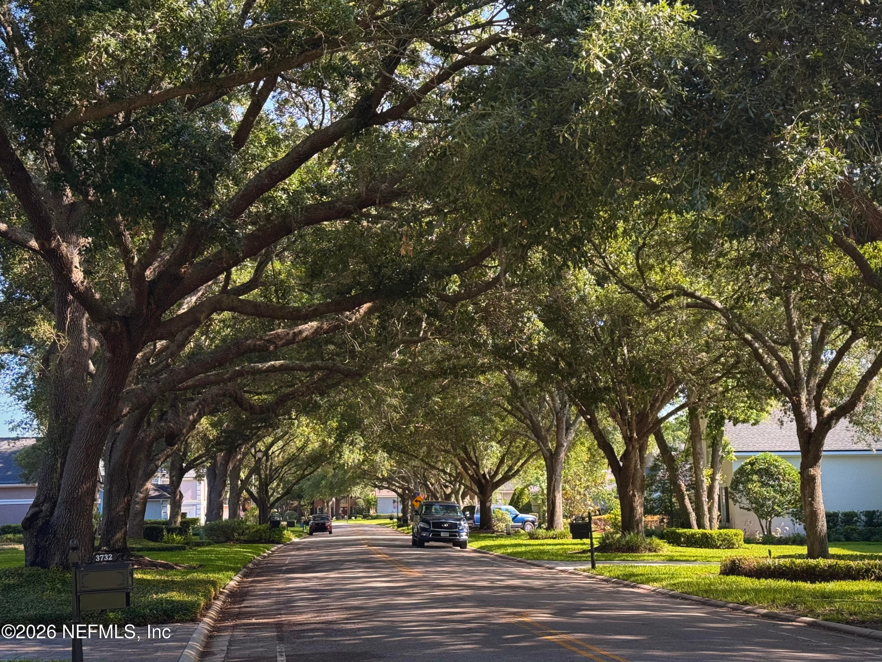 Photo 2 of 3740 WEXFORD HOLLOW Road E, Jacksonville, FL 32224