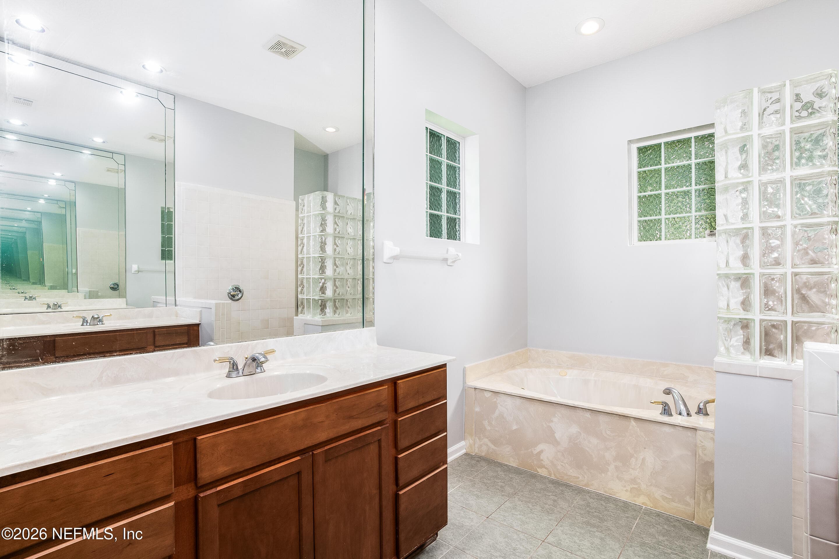 Primary Bath- Tub — 6197 KISSENGEN SPRING Court, Jacksonville, FL 32258
