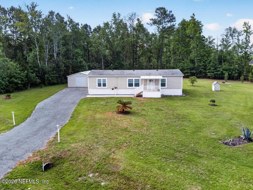 Photo 4 of 44480 SWALLOWFORK Avenue, Callahan, FL 32011